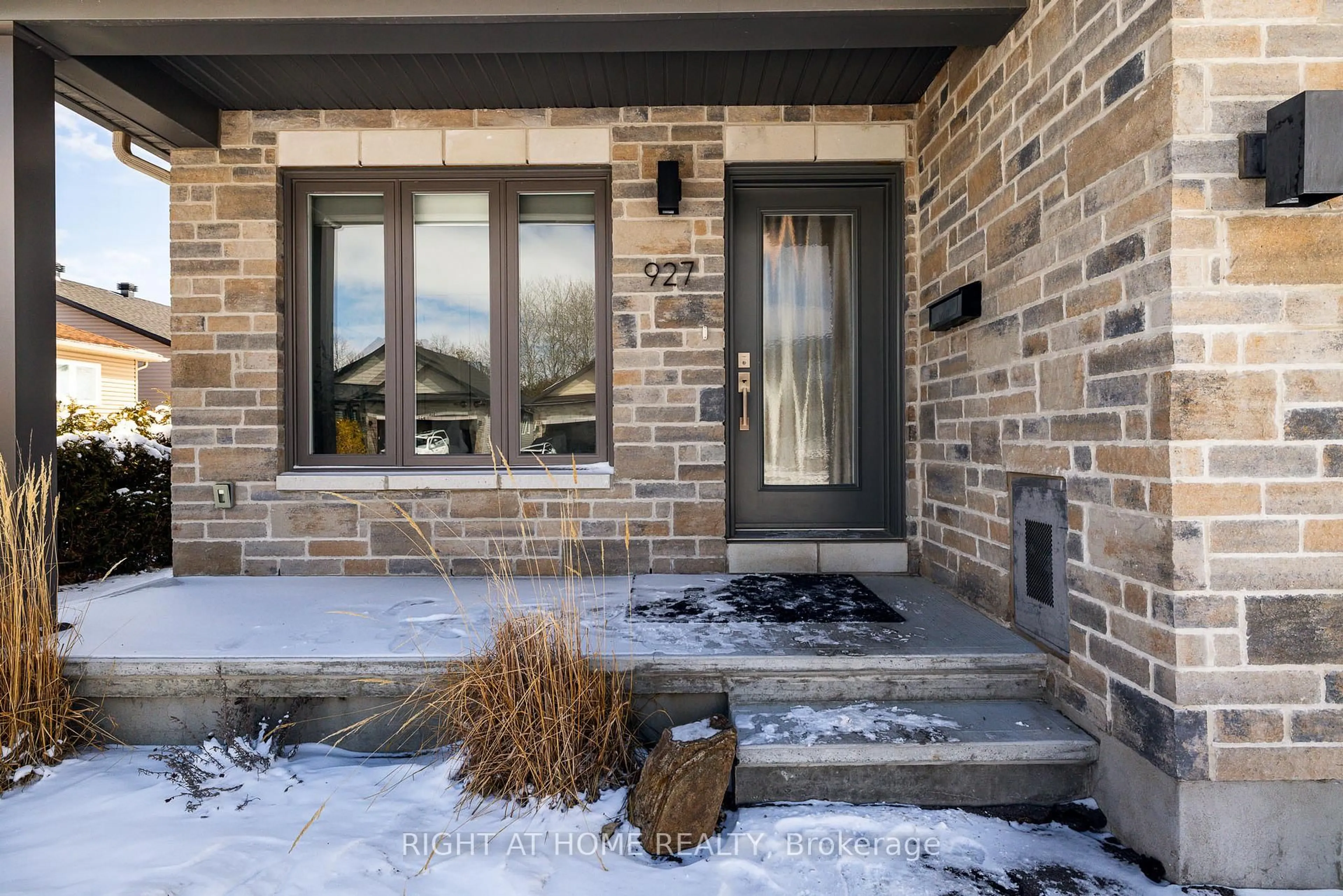 Indoor entryway for 927 Leishman Dr, Almonte Ontario K0A 1A0