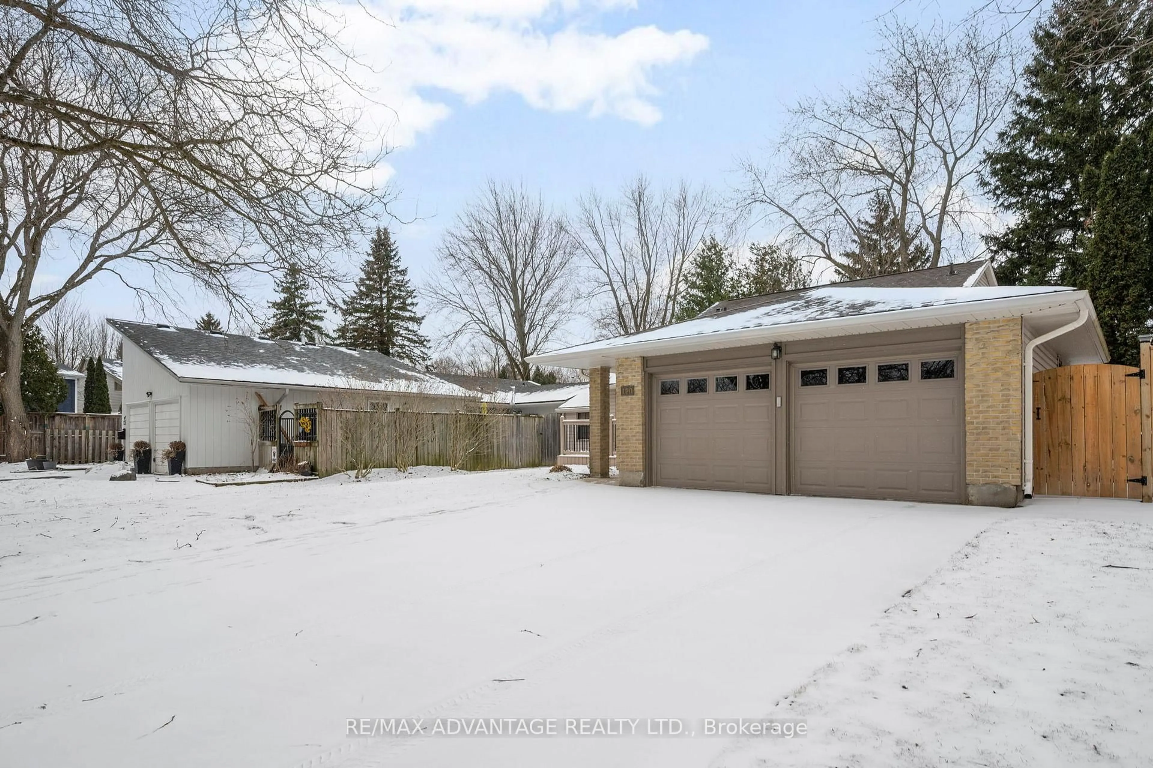 Unknown for 120 Edgehill Cres, London North Ontario N6G 2T4