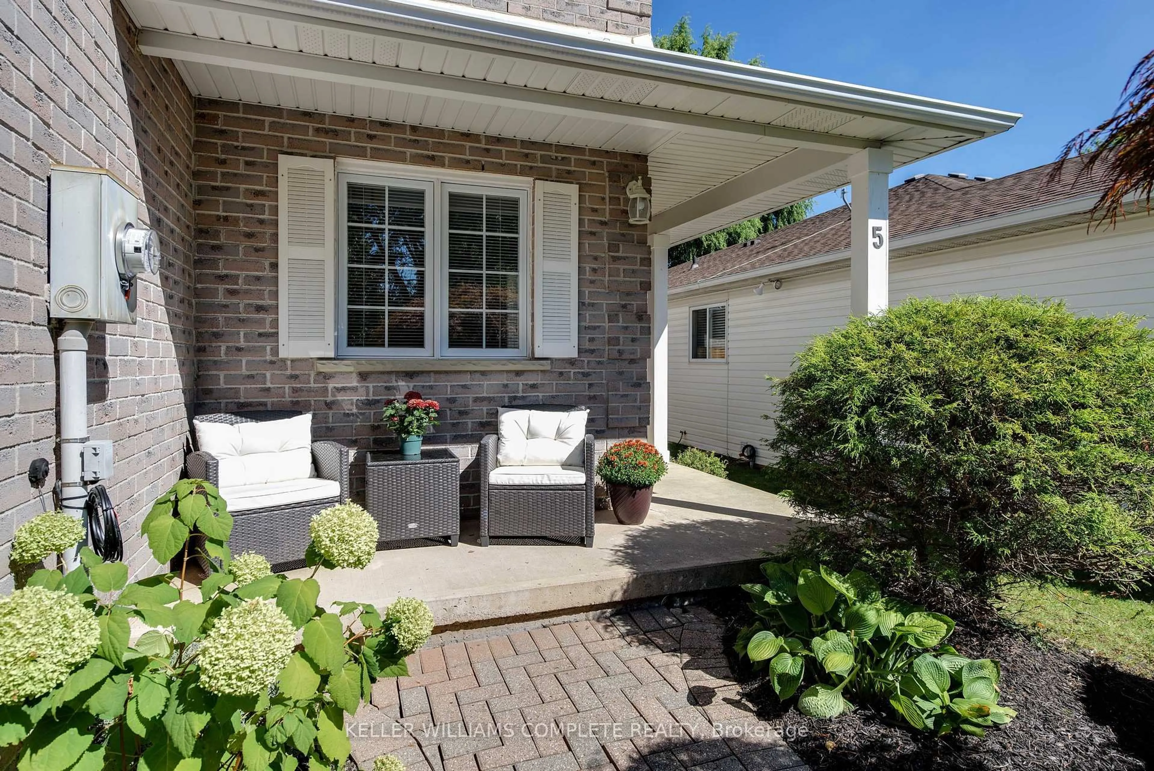 Patio, street for 5 Saddler St, Pelham Ontario L3E 0N8
