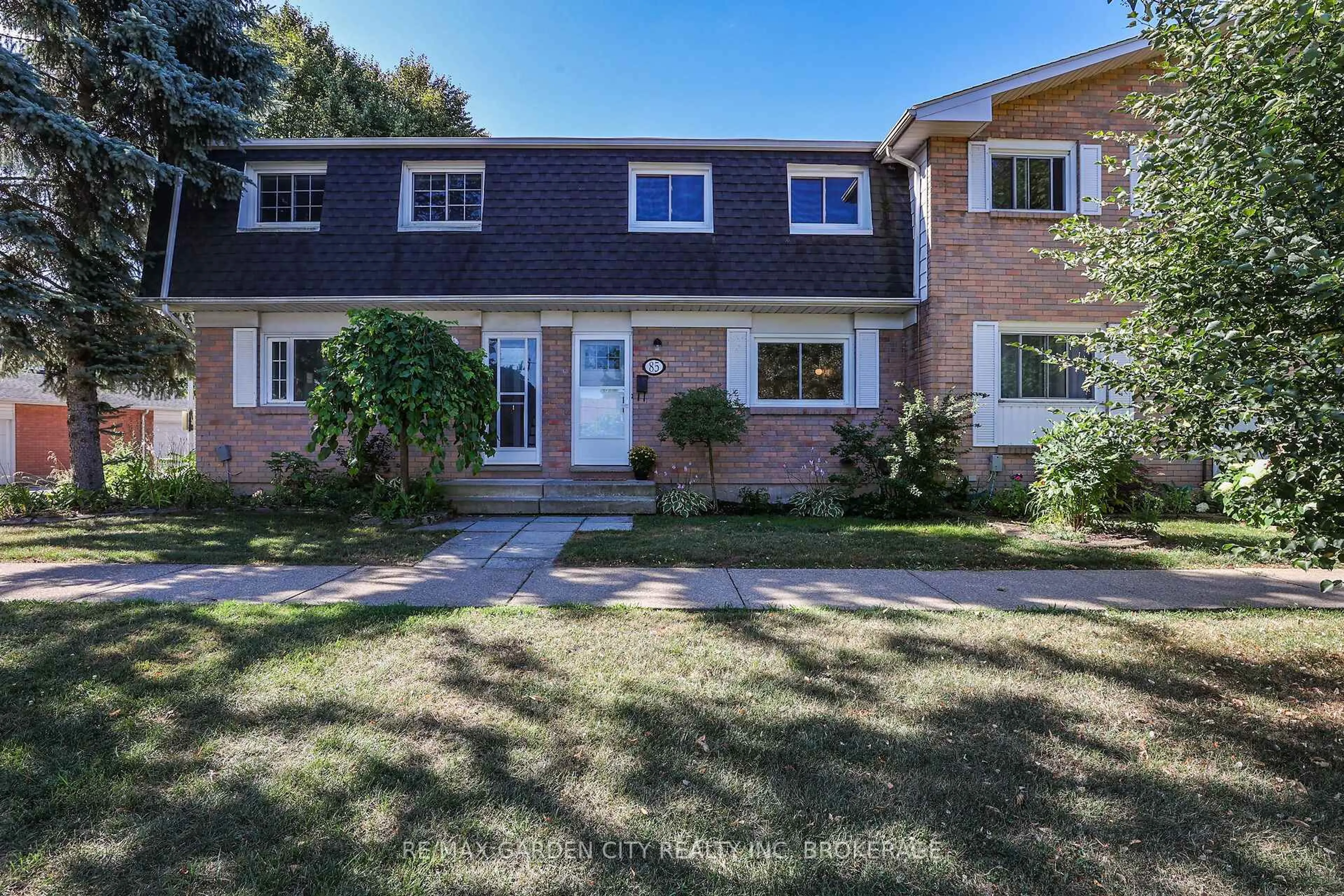 Home with brick exterior material, street for 185 Denistoun St #85, Welland Ontario L3C 6J6