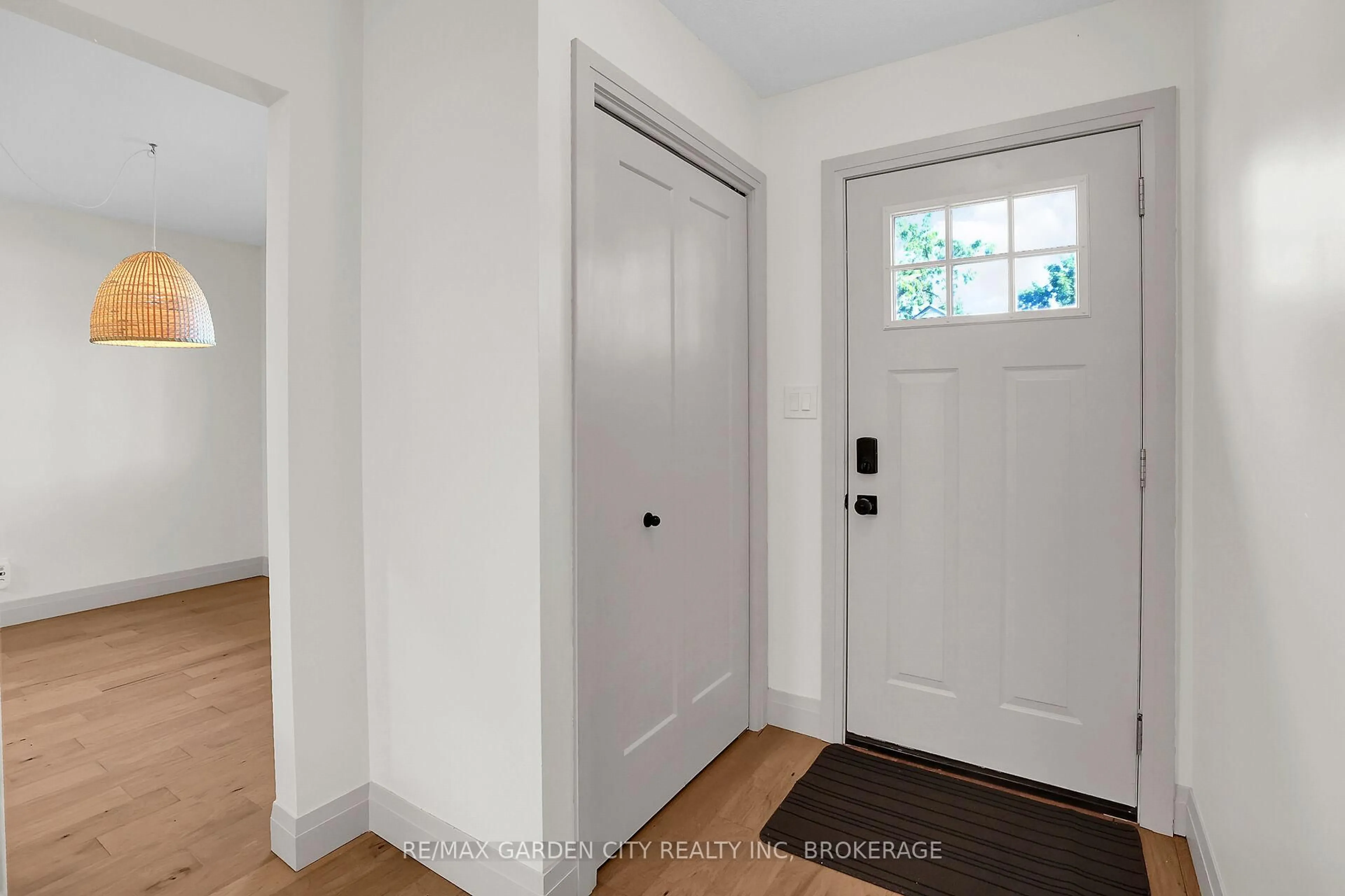 Indoor entryway for 185 Denistoun St #85, Welland Ontario L3C 6J6