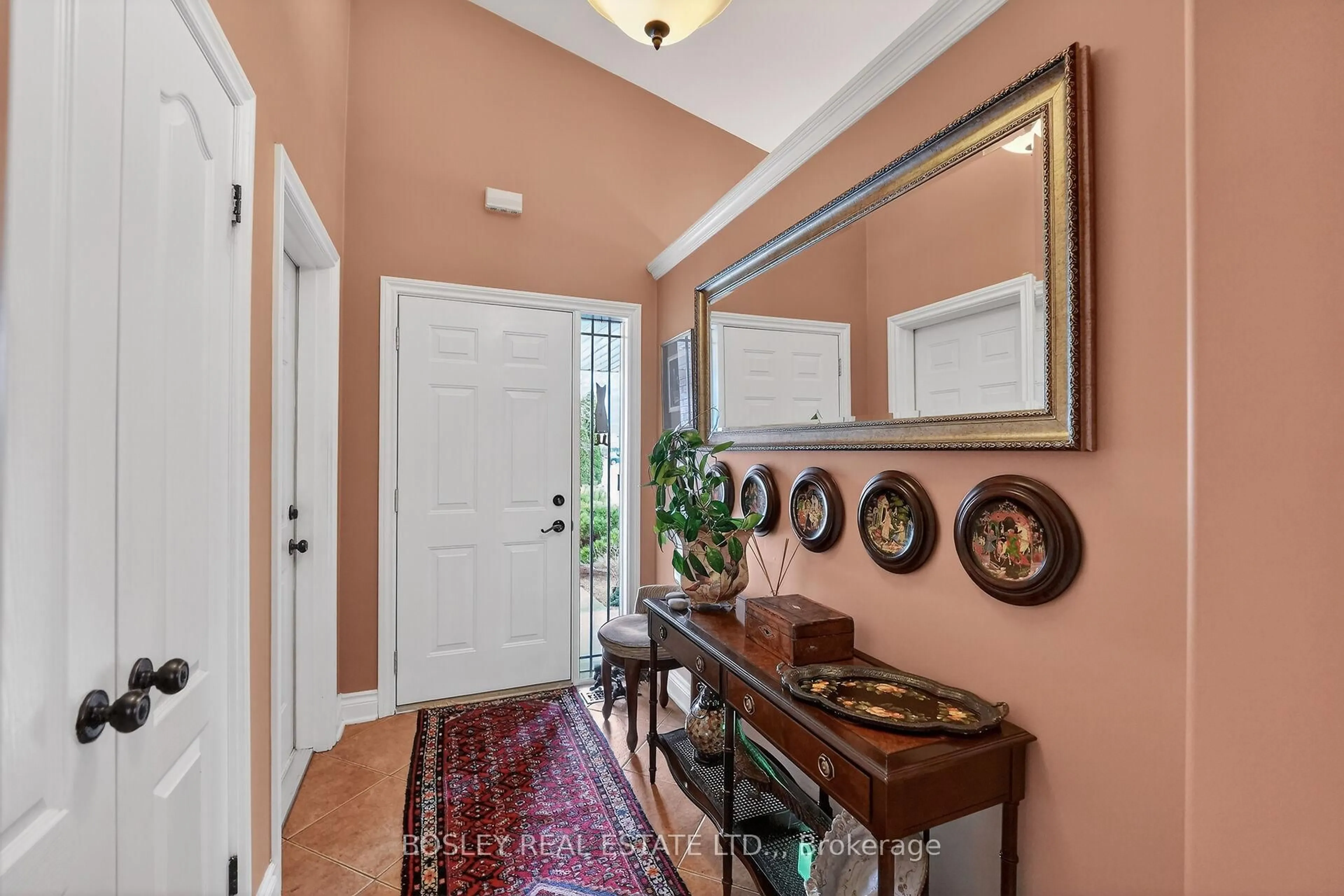 Indoor entryway for 15 Hope Ave, Niagara-on-the-Lake Ontario L0S 1T0