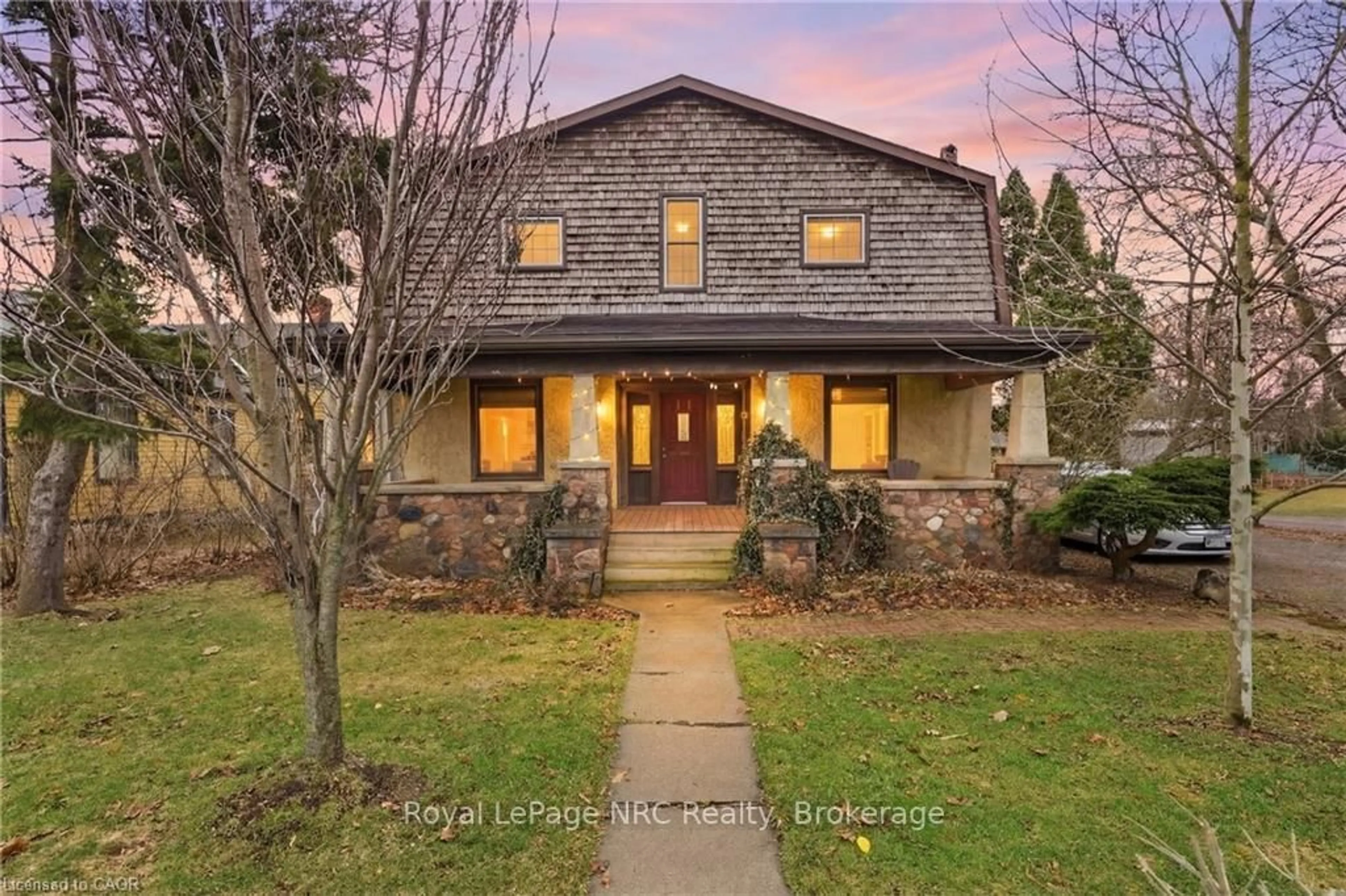 Home with brick exterior material, street for 211 Canborough St, West Lincoln Ontario L0R 2A0