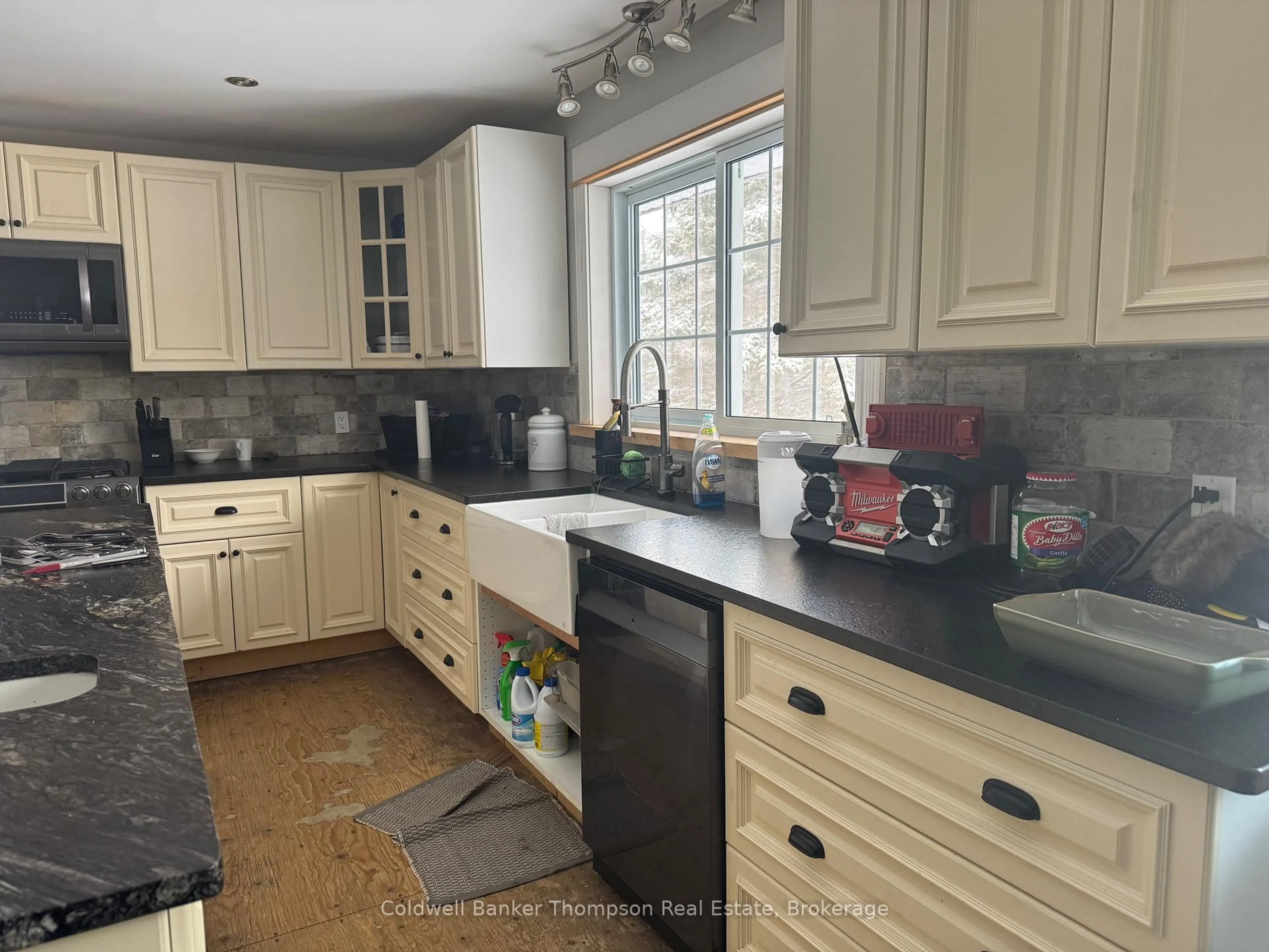 Unknown for 605 Sweezy St, Powassan Ontario P0H 2L0