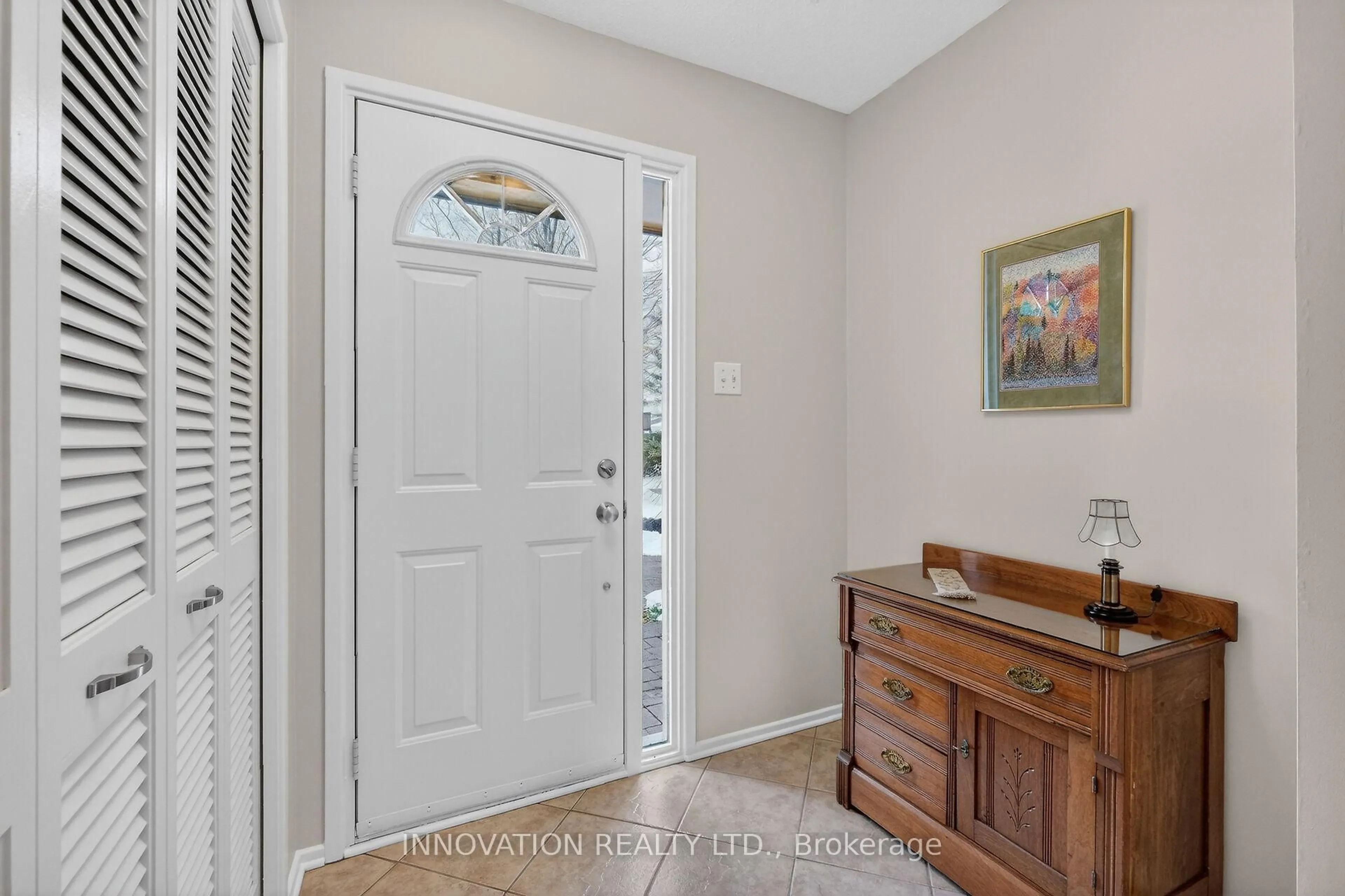Indoor entryway for 54 Selwyn Pl, Kanata Ontario K2K 1P2