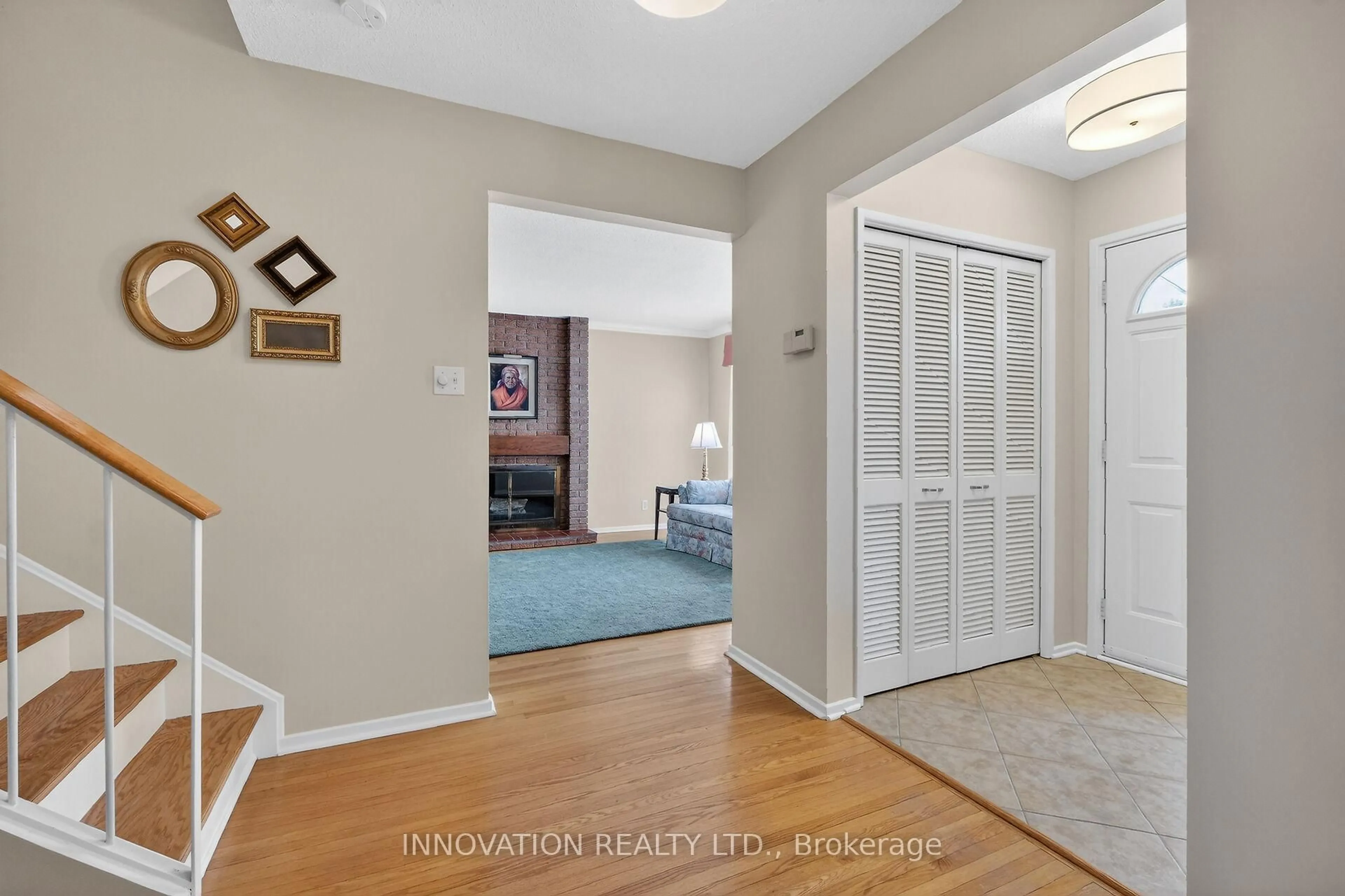 Indoor entryway for 54 Selwyn Pl, Kanata Ontario K2K 1P2