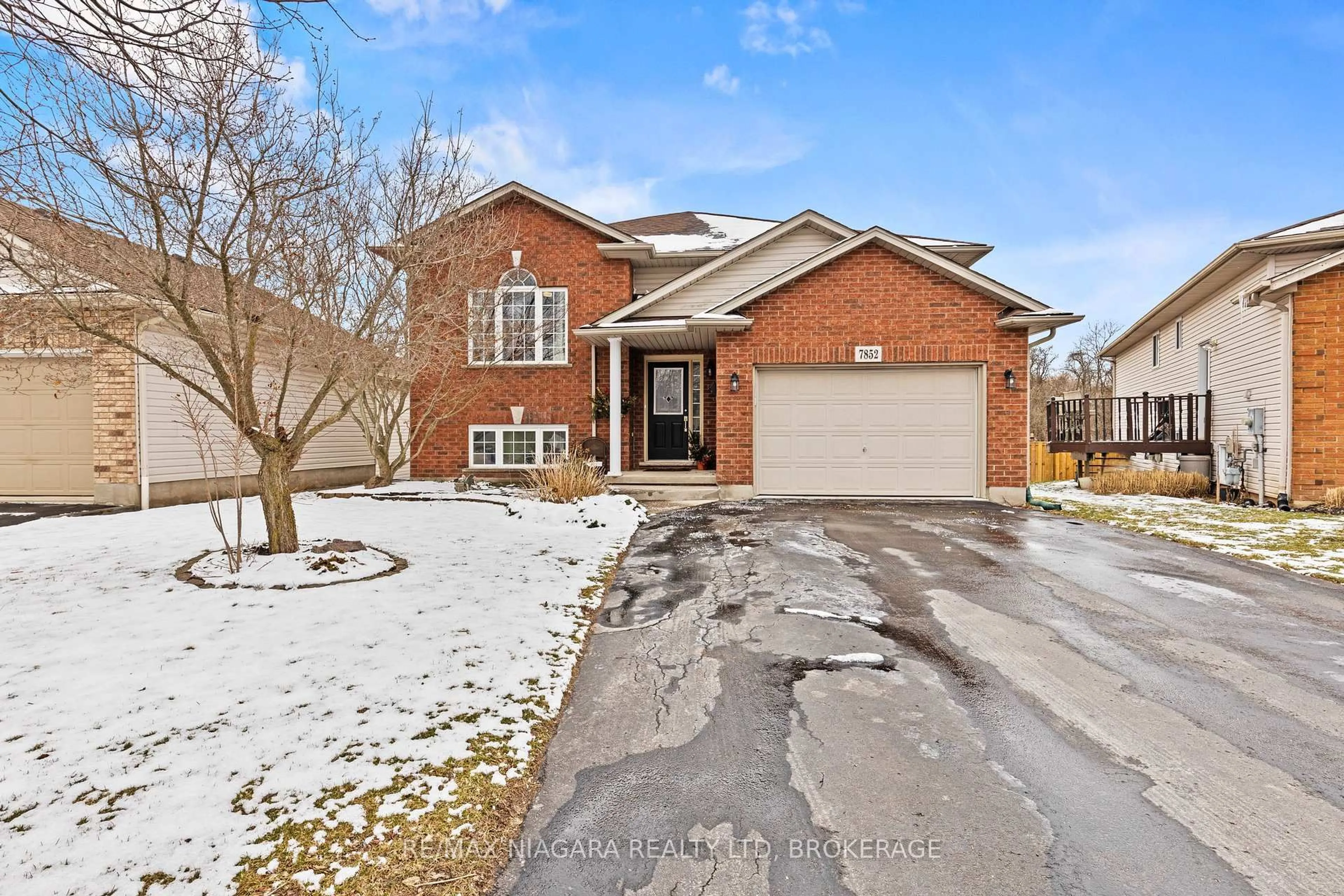 Home with brick exterior material, street for 7852 Charnwood Ave, Niagara Falls Ontario L2H 3E2