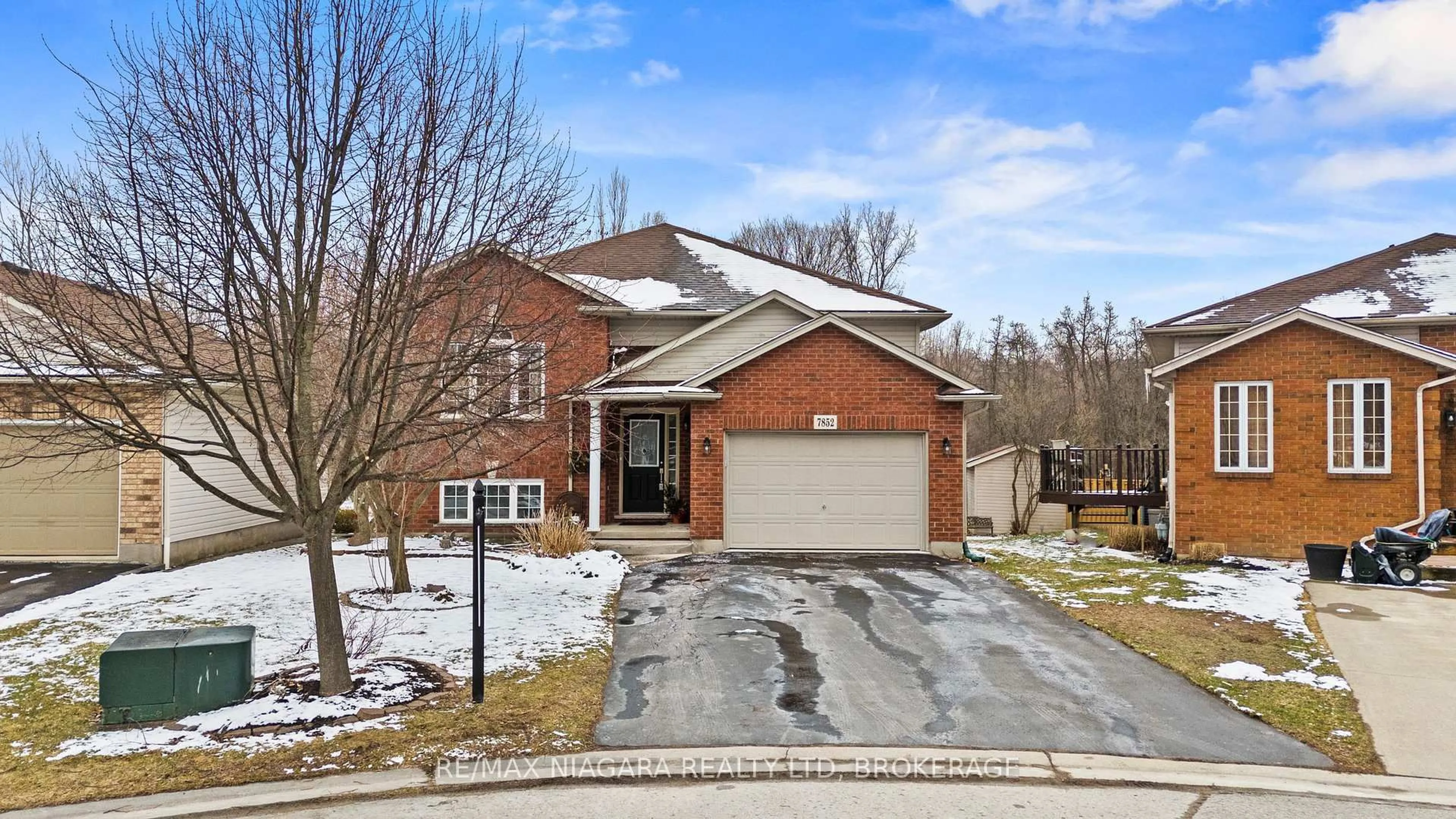 Home with brick exterior material, street for 7852 Charnwood Ave, Niagara Falls Ontario L2H 3E2