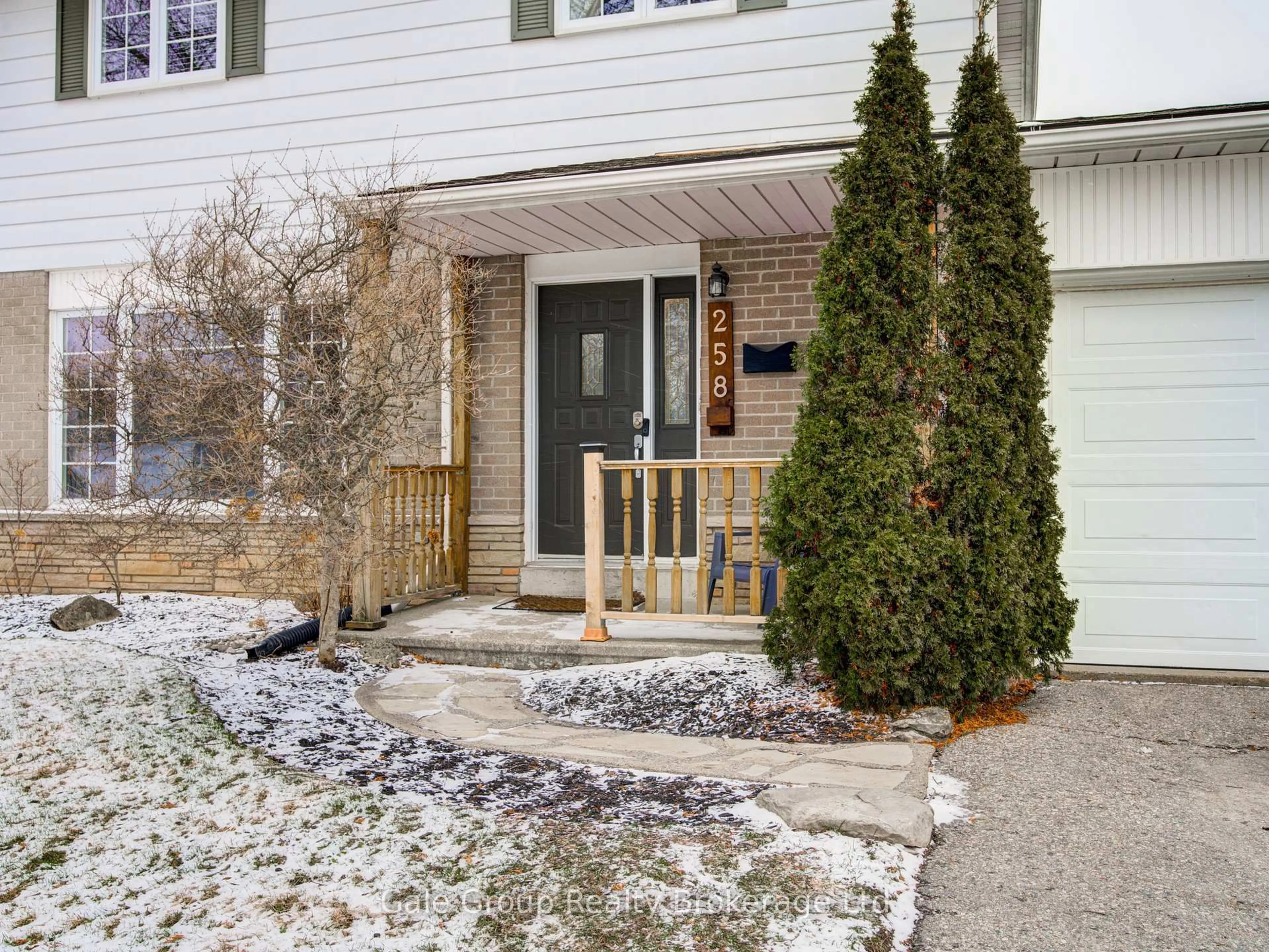Indoor entryway for 258 Cartier Dr, Woodstock Ontario N4S 8C7