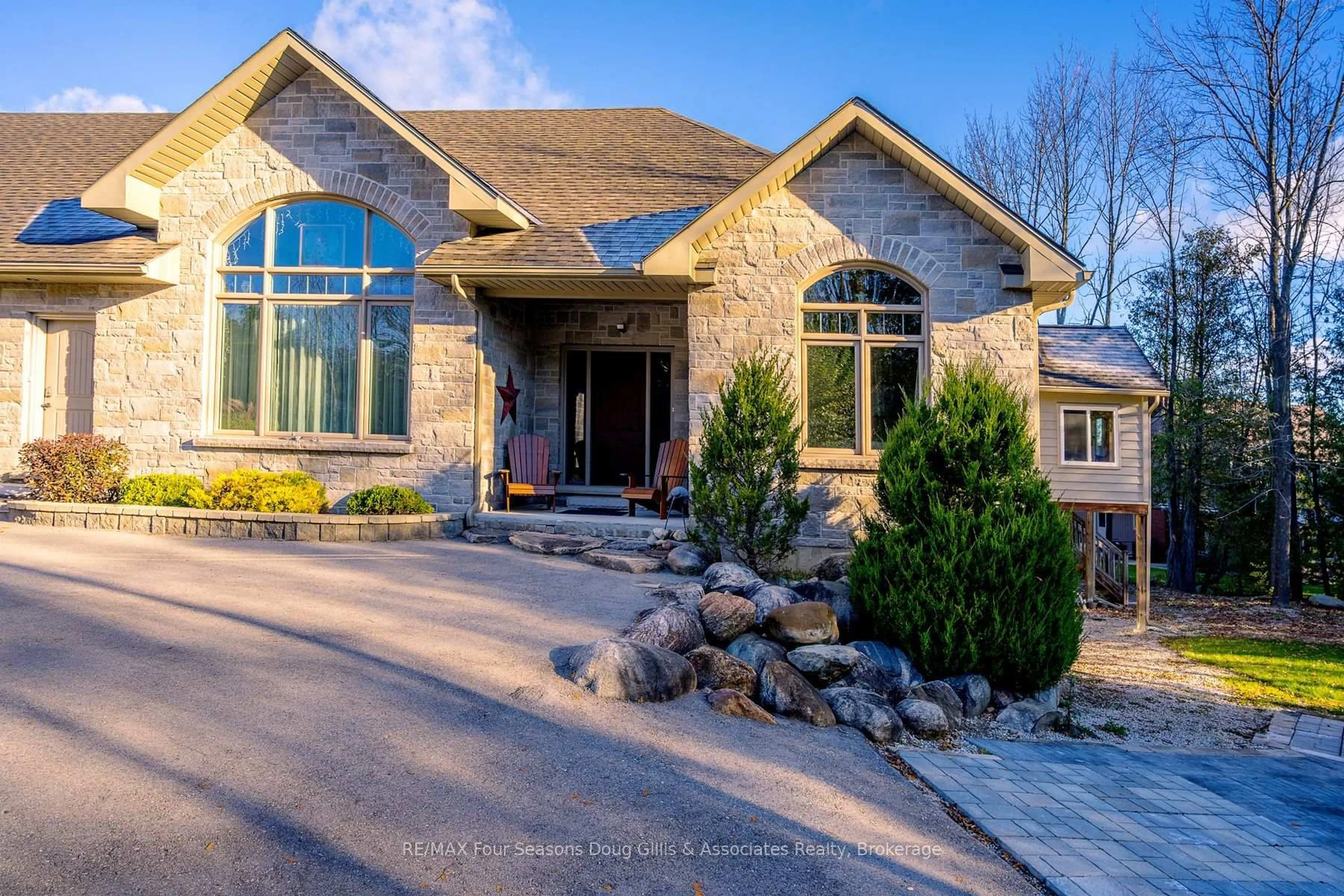 Home with brick exterior material, unknown for 135 Algonquin Dr, Meaford Ontario N4L 0A7