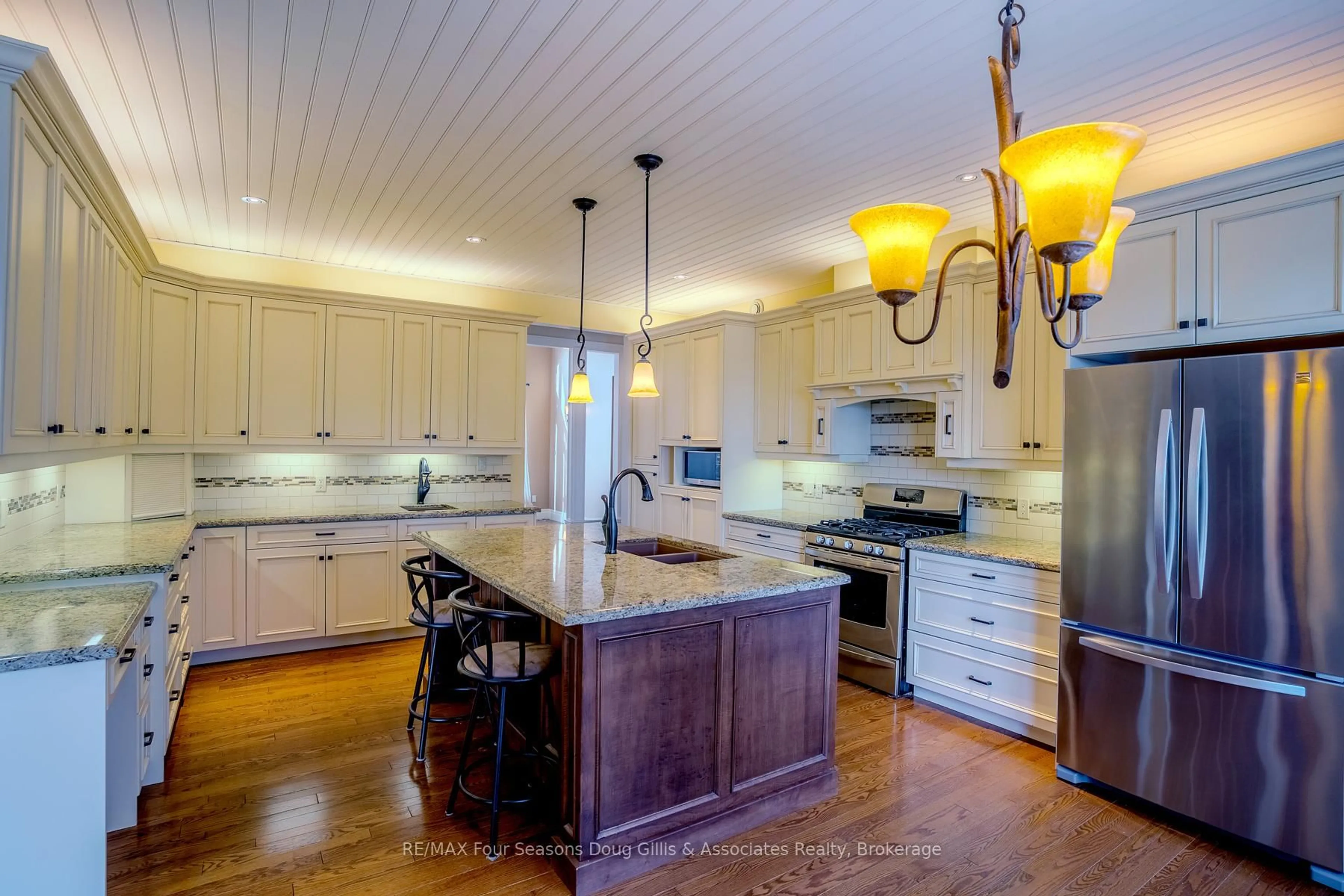 Open concept kitchen, unknown for 135 Algonquin Dr, Meaford Ontario N4L 0A7