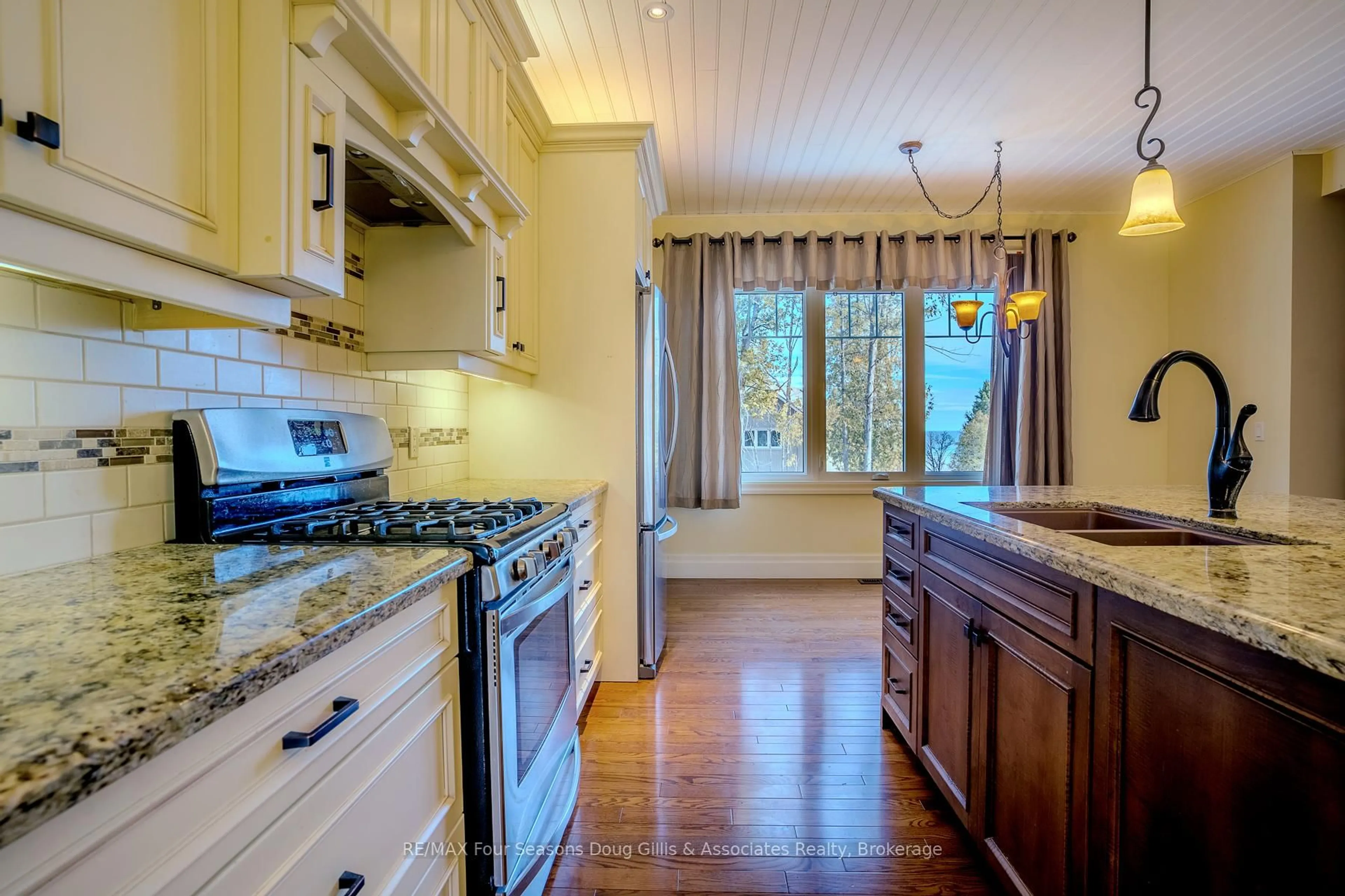 Open concept kitchen, unknown for 135 Algonquin Dr, Meaford Ontario N4L 0A7