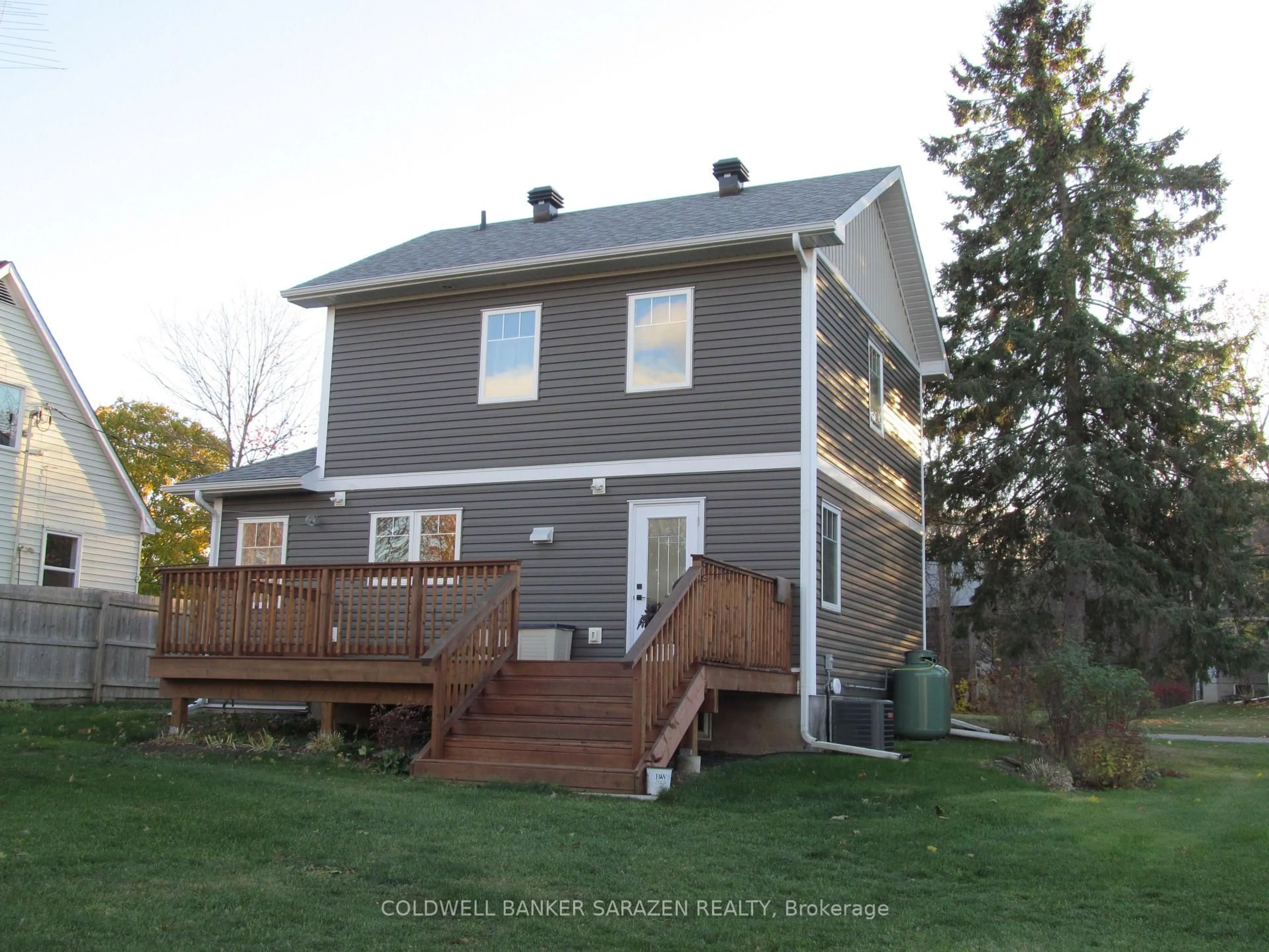 Home with vinyl exterior material, unknown for 20 Burnstown Rd, White Lake Ontario K0A 3L0