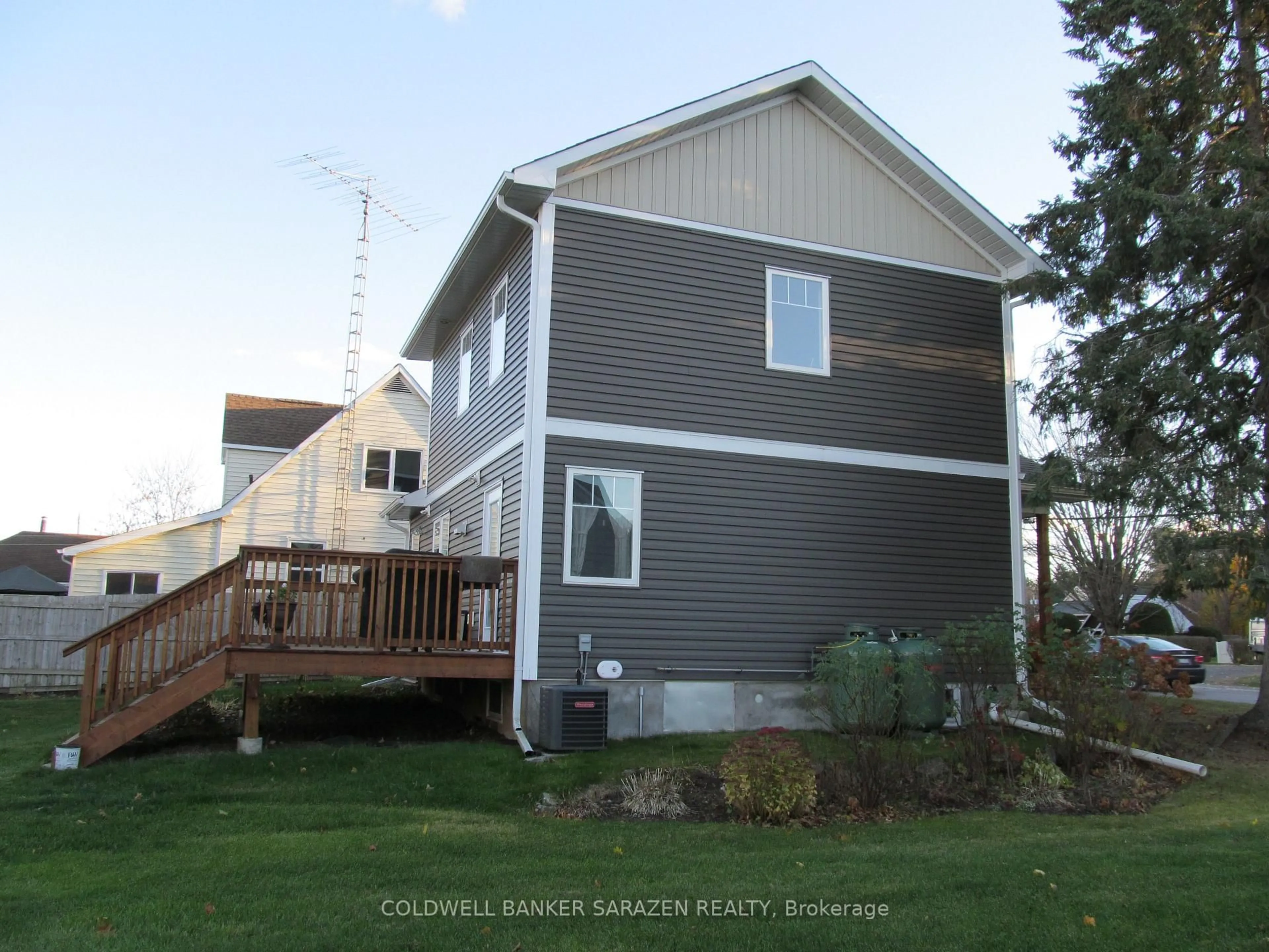 Home with vinyl exterior material, unknown for 20 Burnstown Rd, White Lake Ontario K0A 3L0