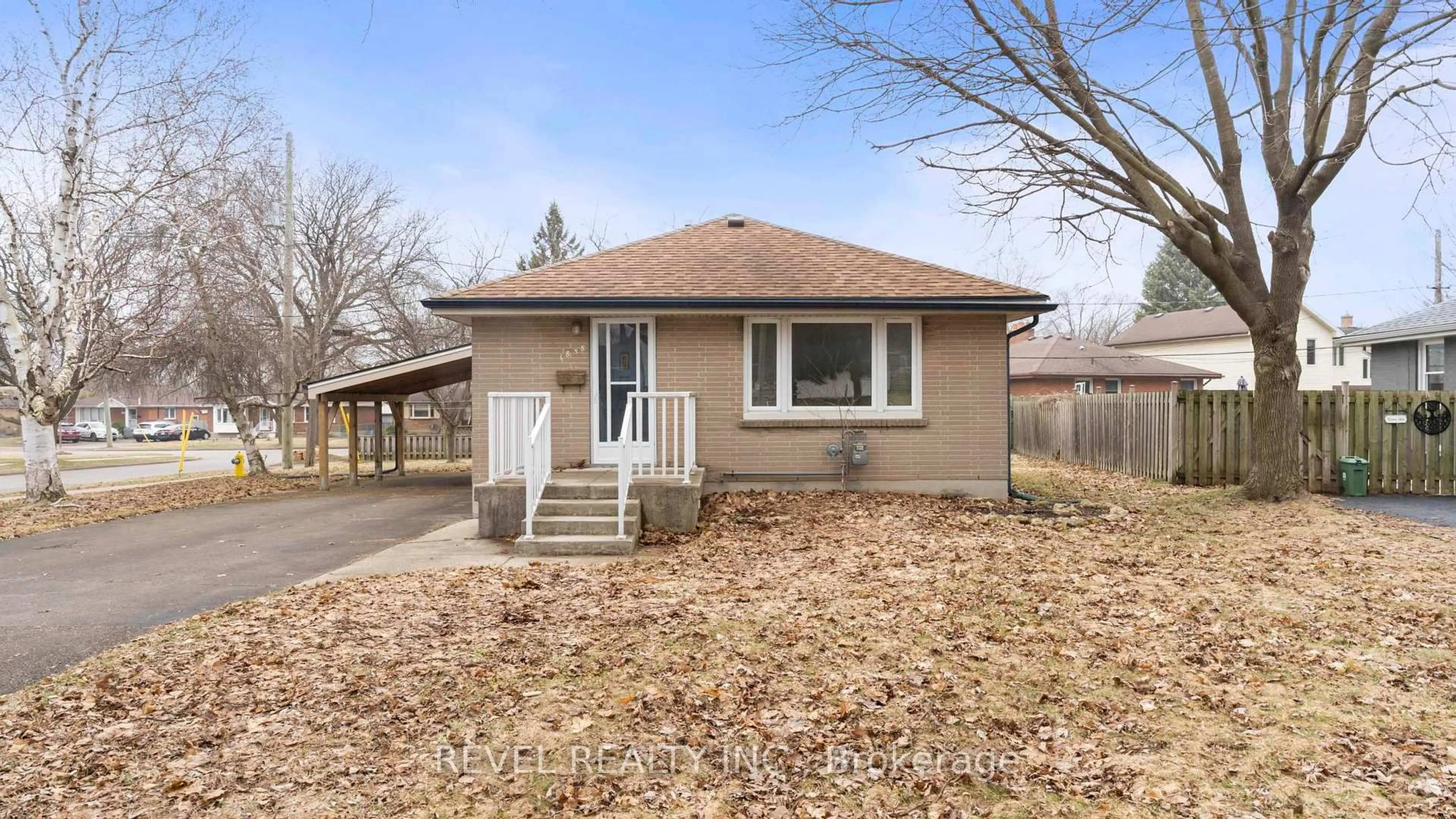 Unknown for 1838 Royal Cres, London East Ontario N5W 2A8