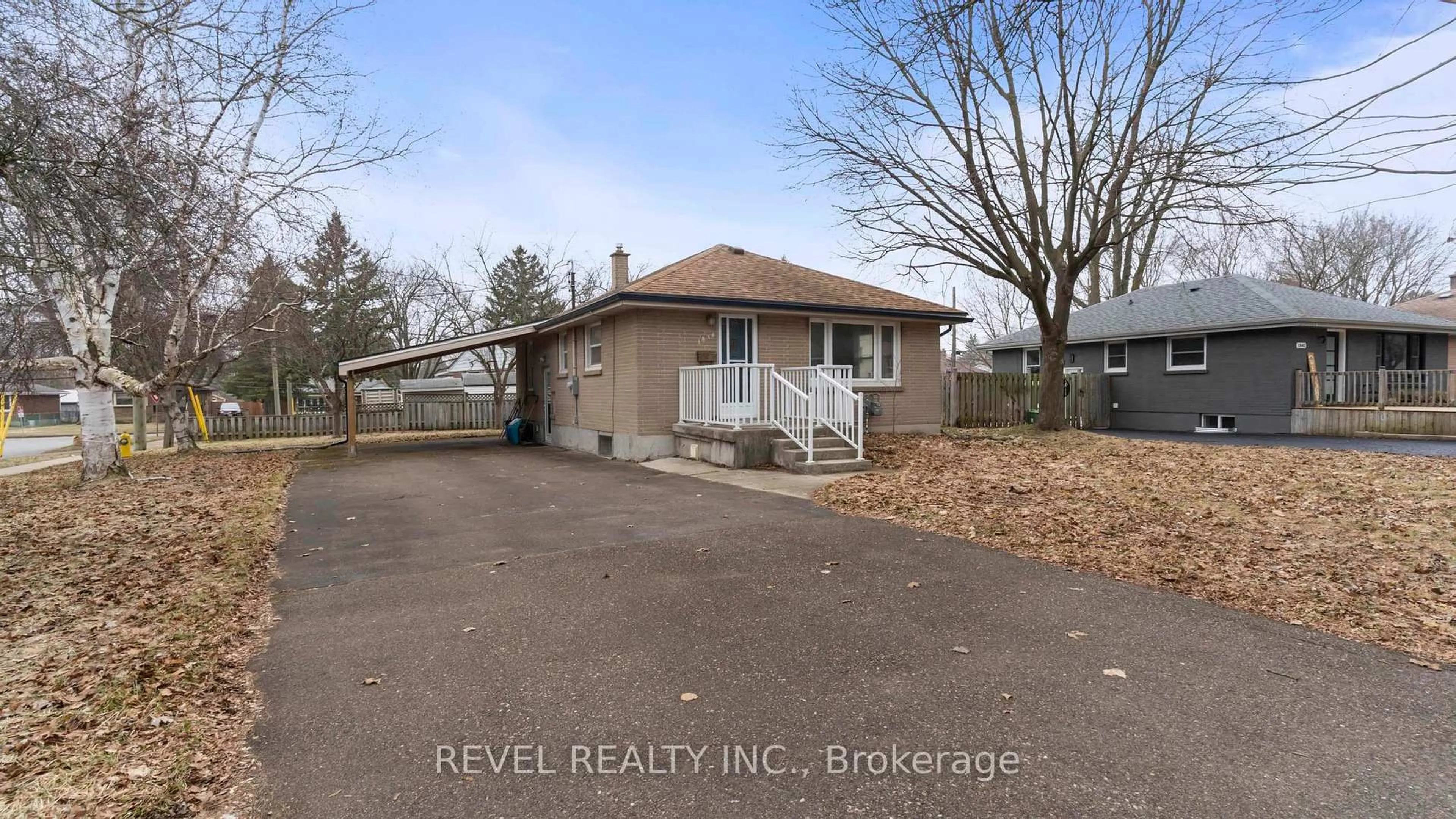 Unknown for 1838 Royal Cres, London East Ontario N5W 2A8