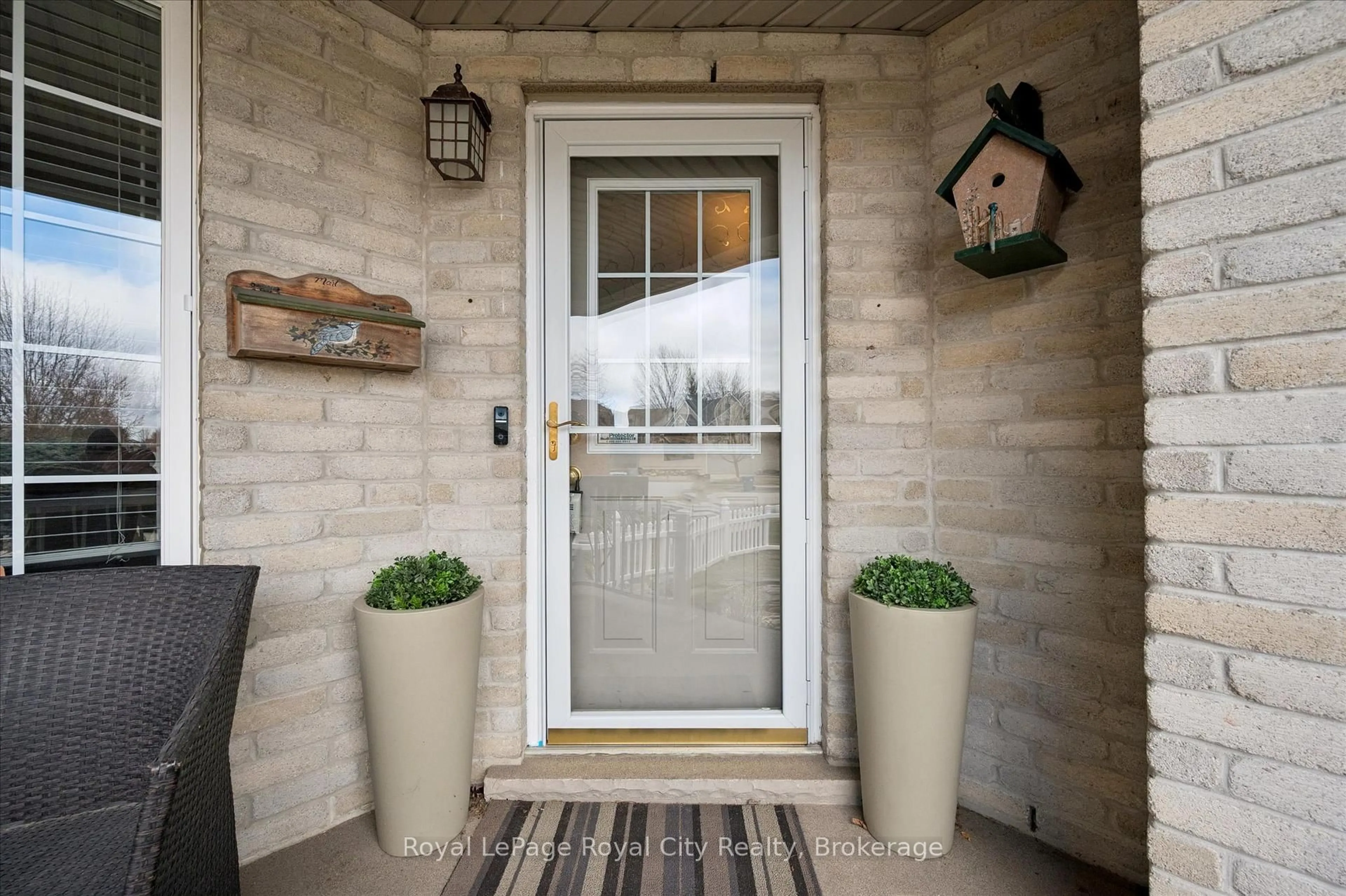 Indoor entryway for 87 Law Dr, Guelph Ontario N1E 7J7