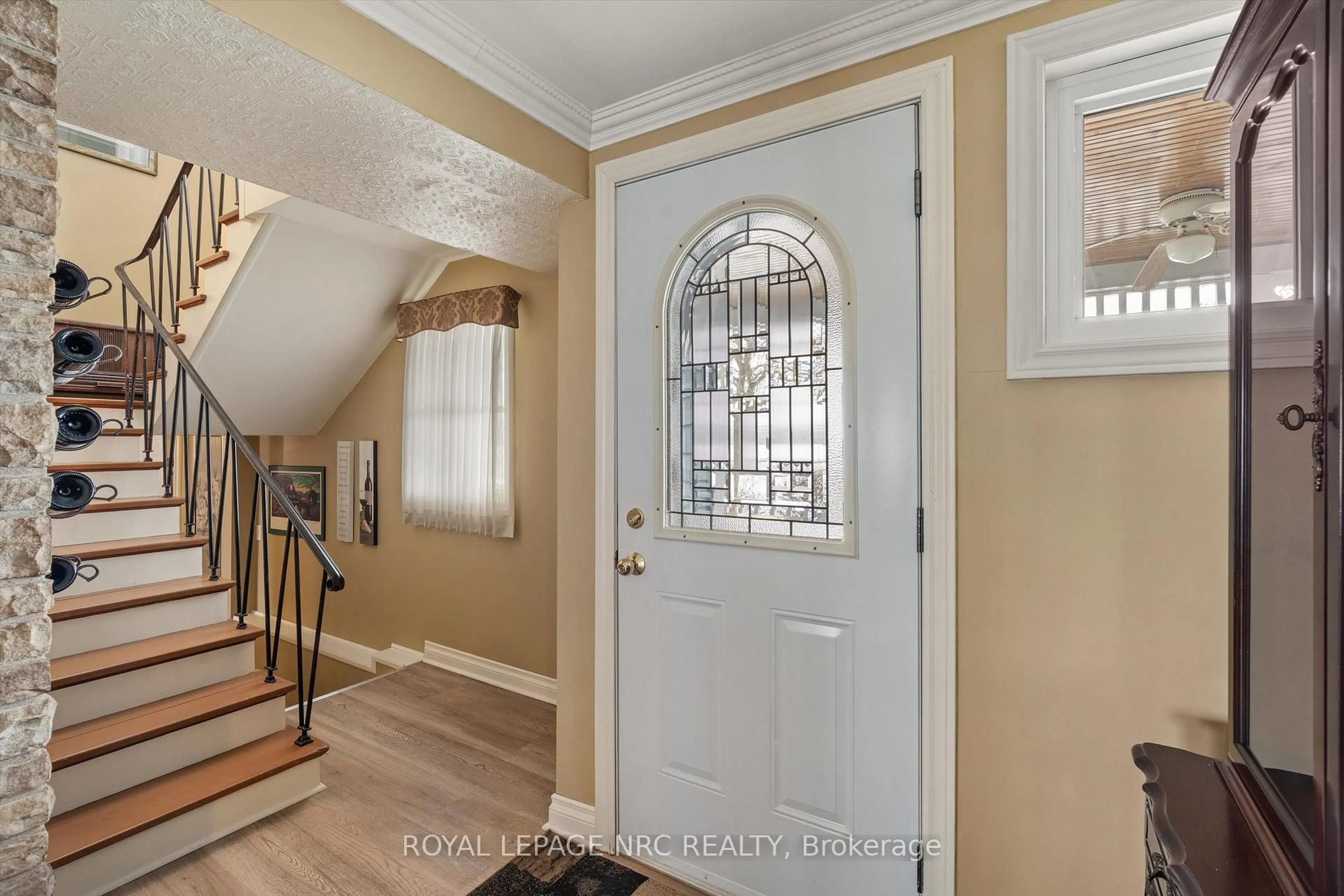 Indoor entryway for 4320 Jordan Rd, Lincoln Ontario L0R 1S0