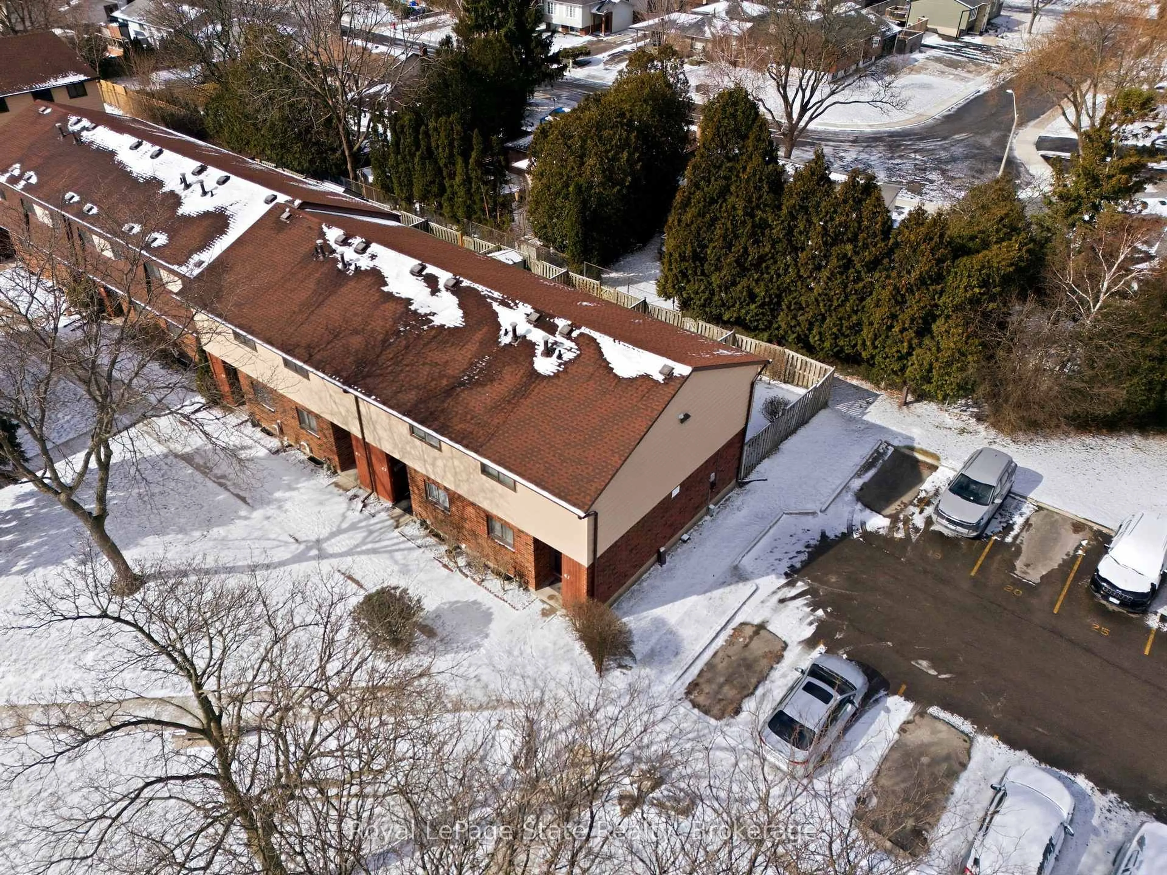 A pic from outside/outdoor area/front of a property/back of a property/a pic from drone, building for 25 Garrow Dr #41, Hamilton Ontario L9C 2X2