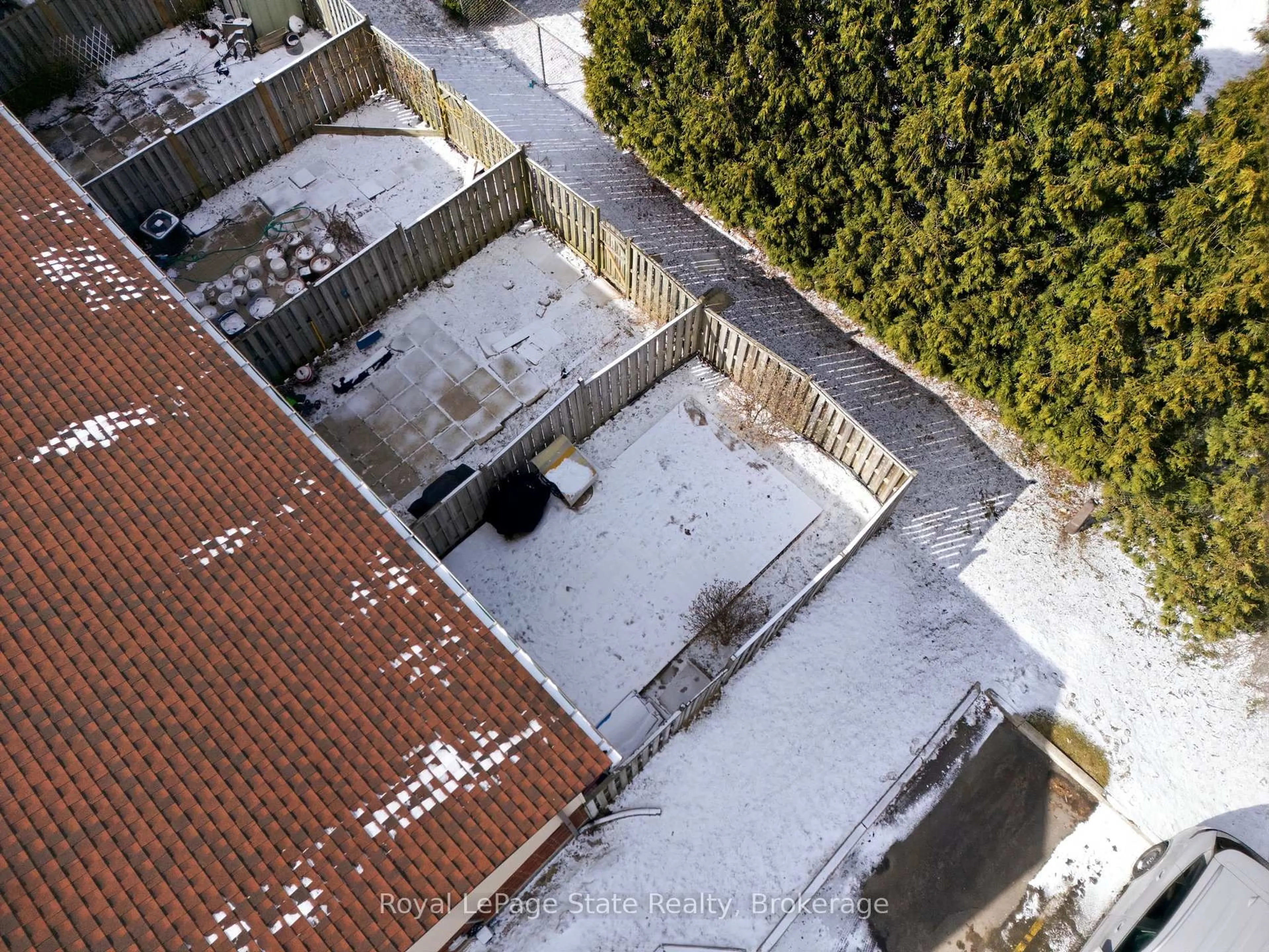 A pic from outside/outdoor area/front of a property/back of a property/a pic from drone, city buildings view from balcony for 25 Garrow Dr #41, Hamilton Ontario L9C 2X2