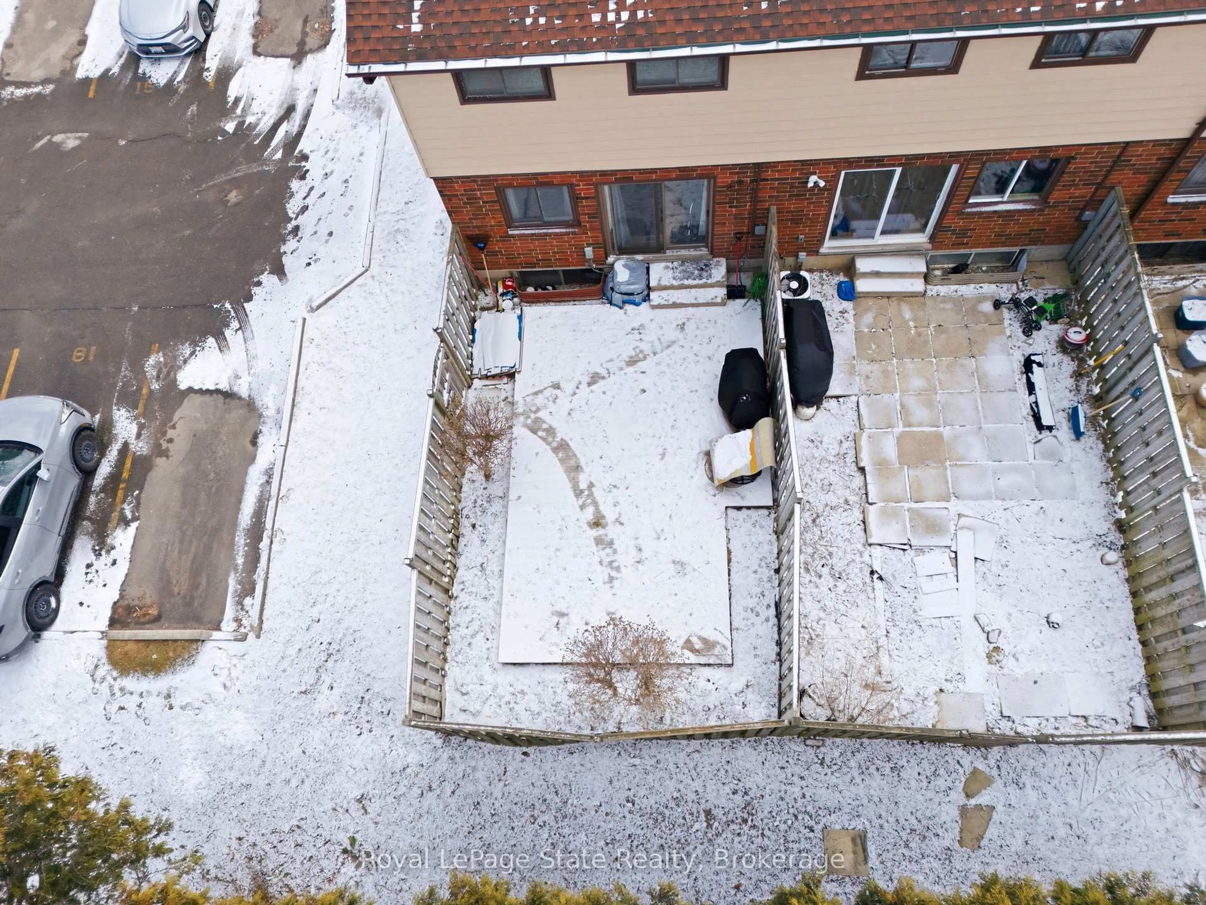 A pic from outside/outdoor area/front of a property/back of a property/a pic from drone, building for 25 Garrow Dr #41, Hamilton Ontario L9C 2X2