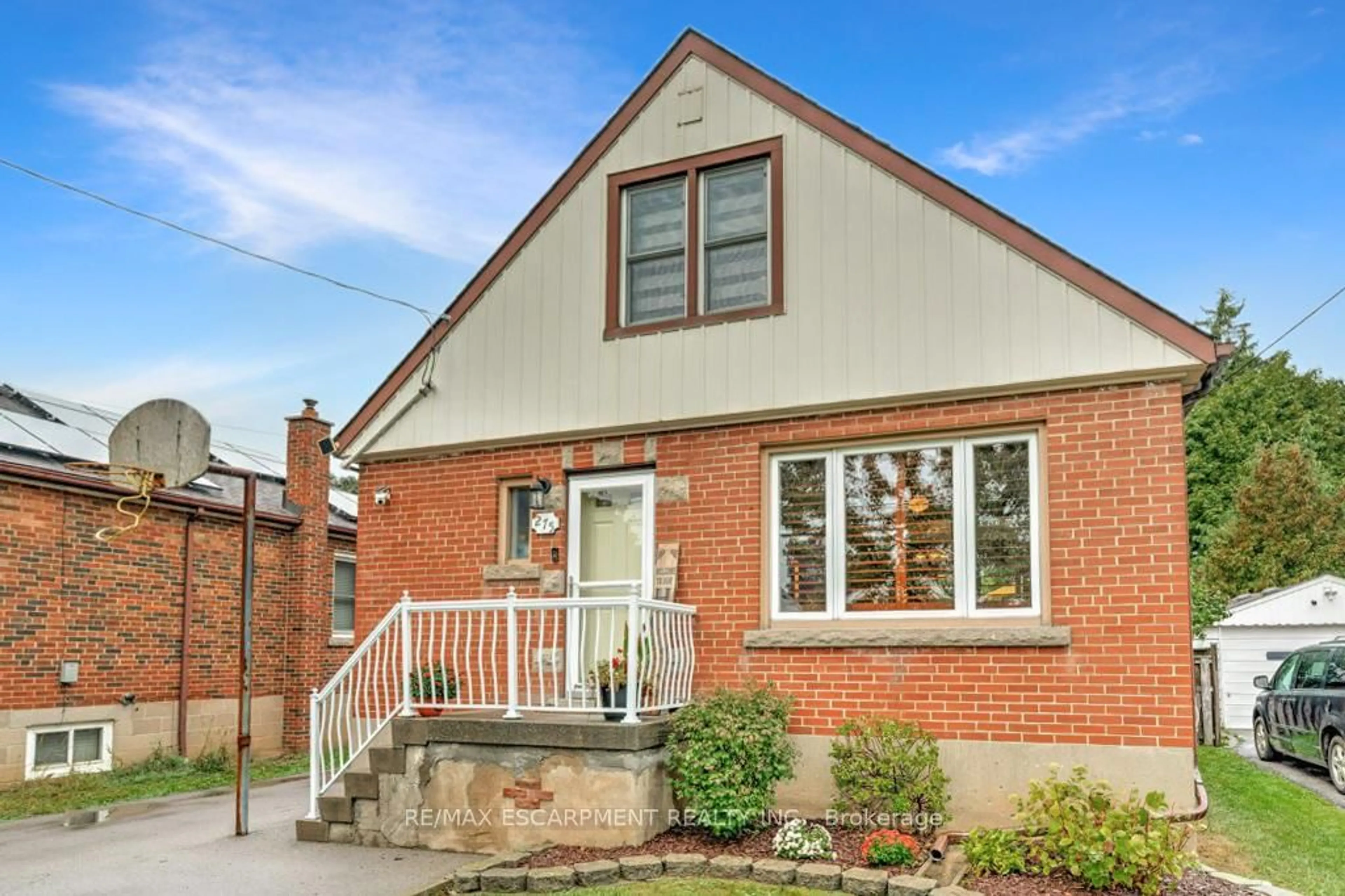 Home with brick exterior material, street for 275 Montrose Ave, Hamilton Ontario L8K 4Z5