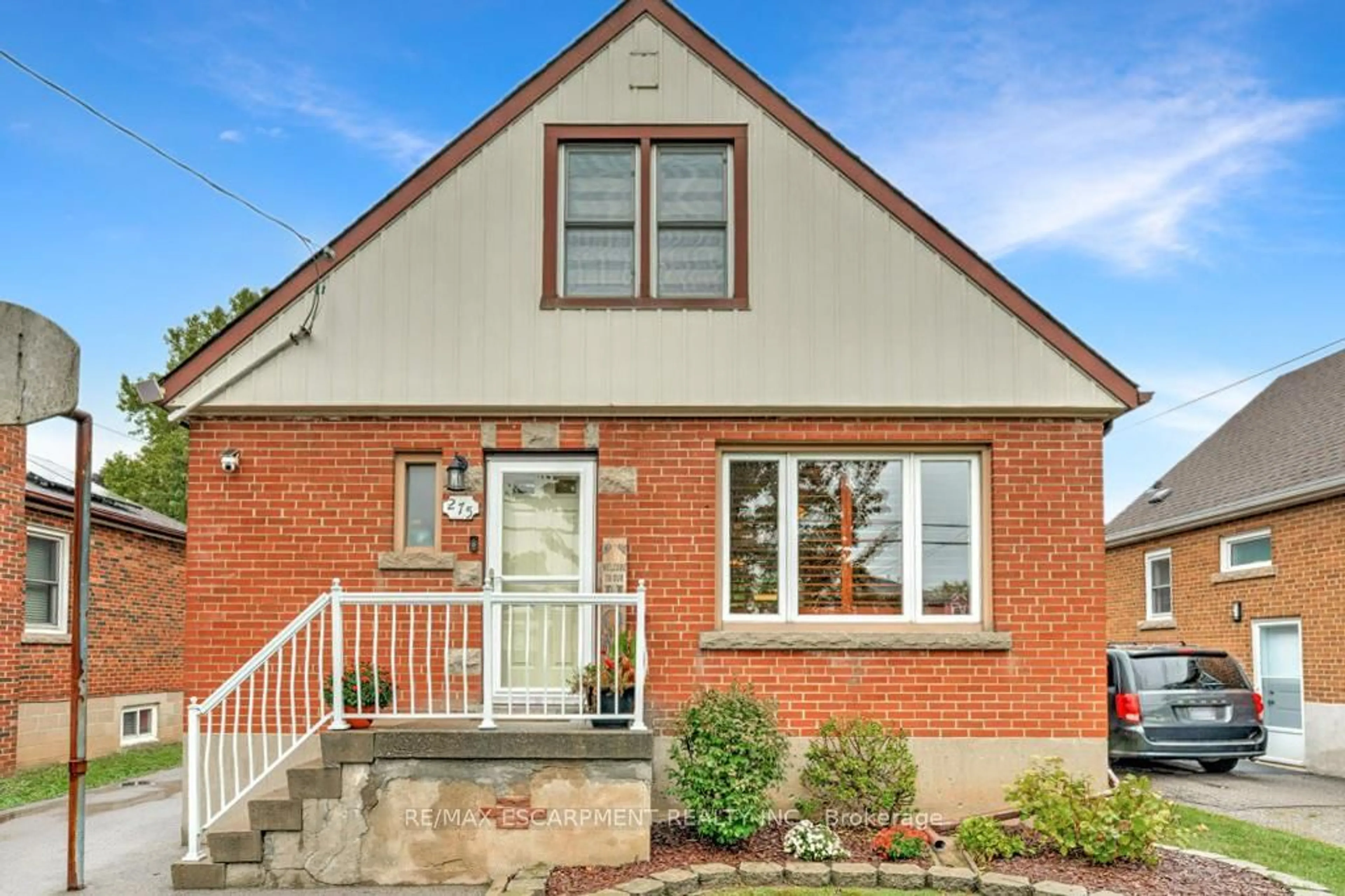 Home with brick exterior material, street for 275 Montrose Ave, Hamilton Ontario L8K 4Z5