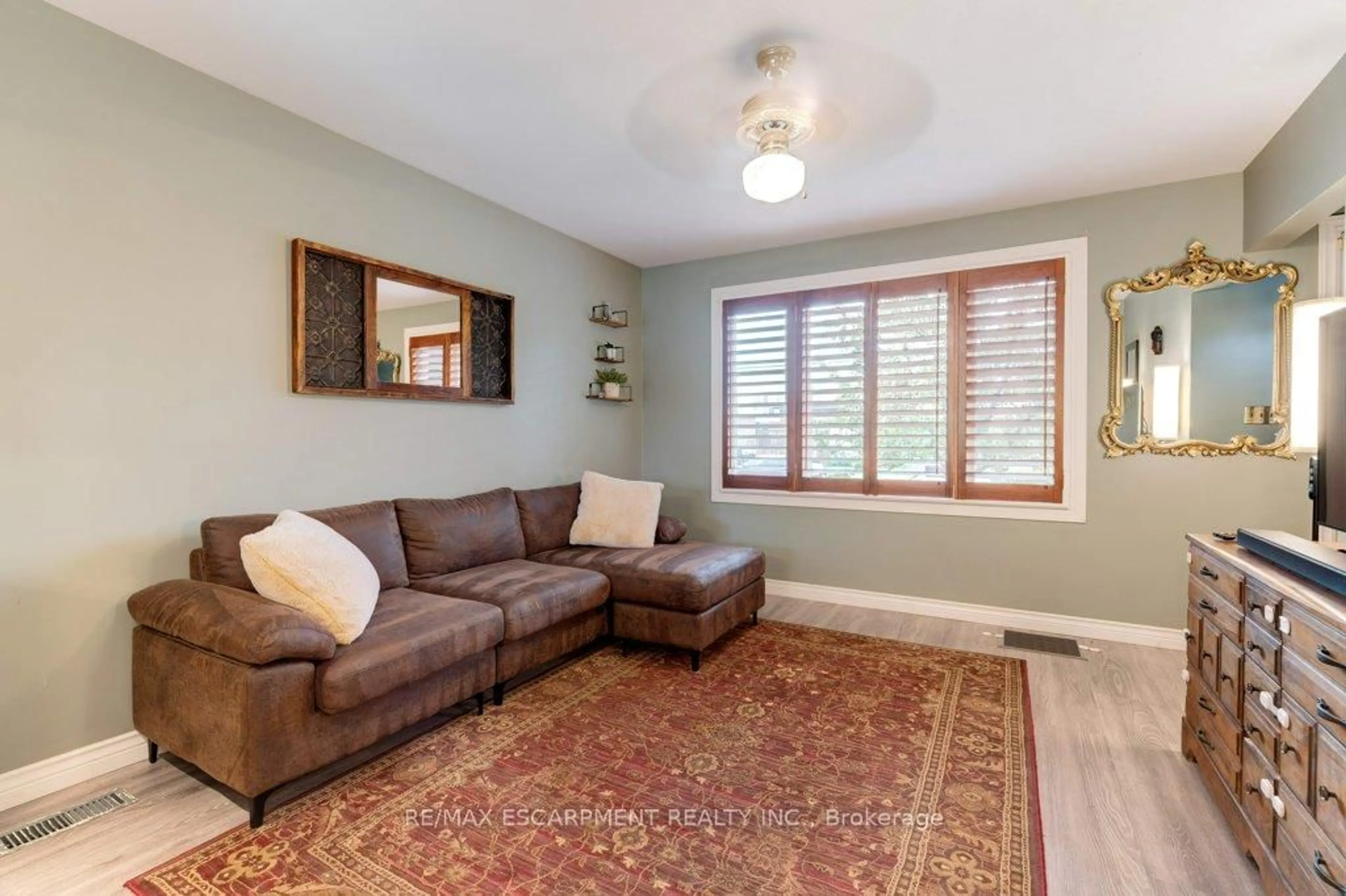 Living room with furniture, unknown for 275 Montrose Ave, Hamilton Ontario L8K 4Z5