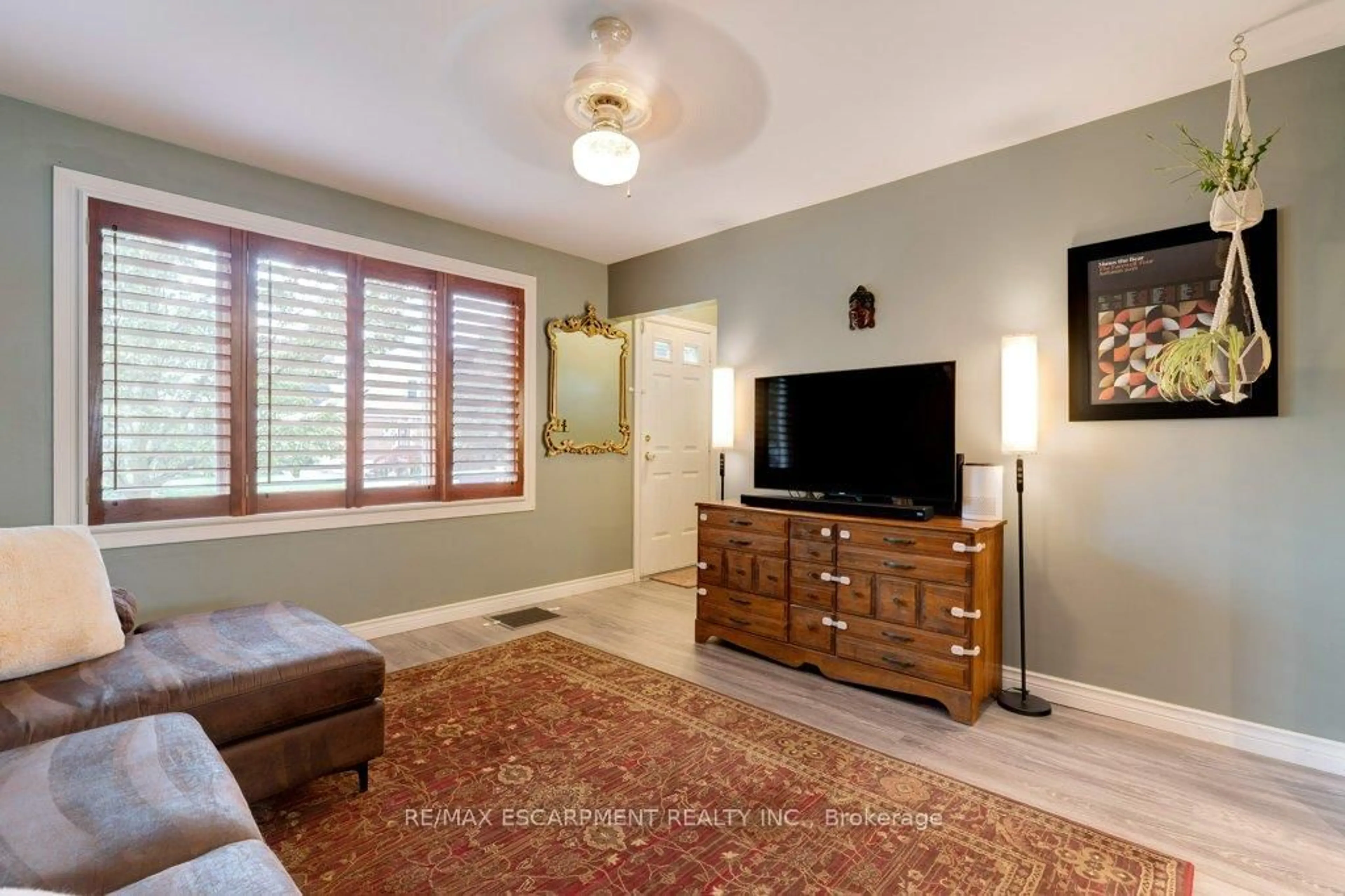 Living room with furniture, unknown for 275 Montrose Ave, Hamilton Ontario L8K 4Z5