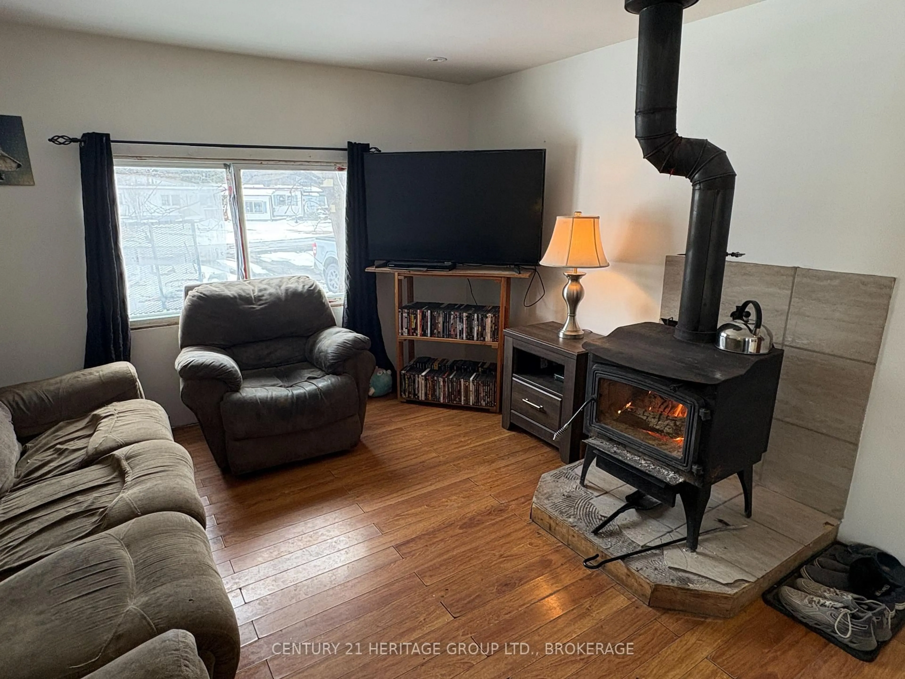 Living room with furniture, unknown for 10 Wilson St, Rideau Lakes Ontario K0G 1E0