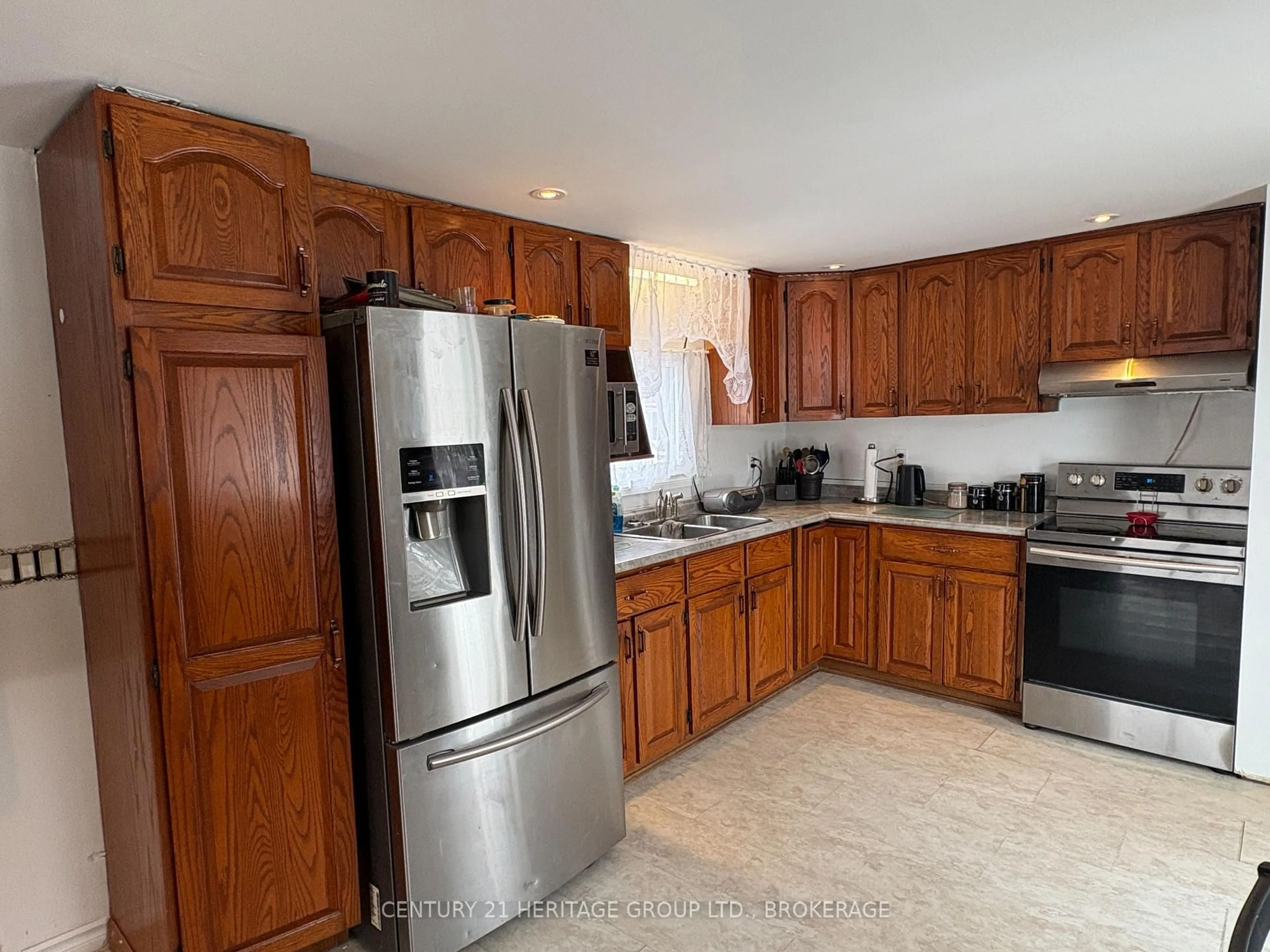 Standard kitchen, unknown for 10 Wilson St, Rideau Lakes Ontario K0G 1E0