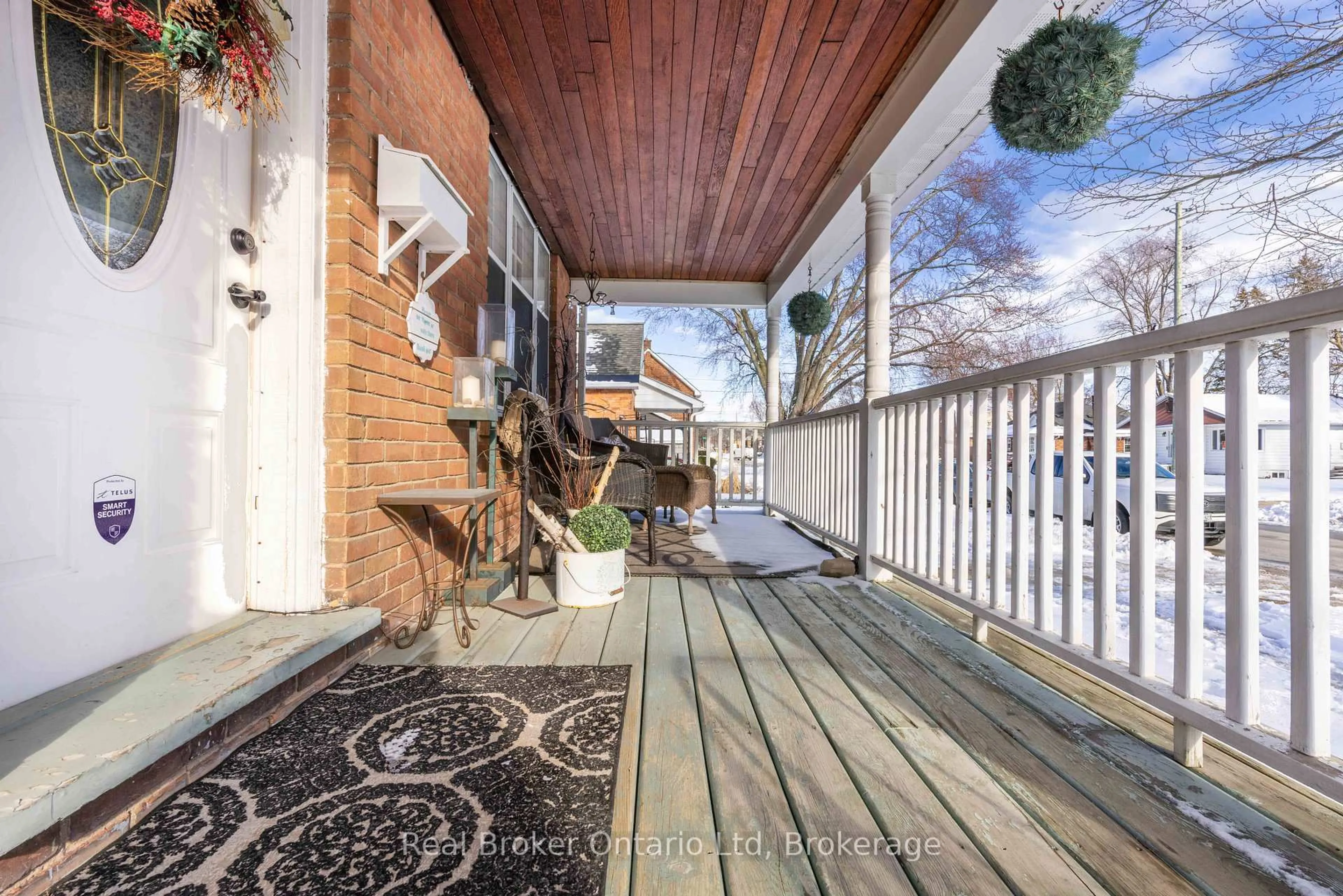 Patio, street for 390 12th St, Owen Sound Ontario N4K 3V6