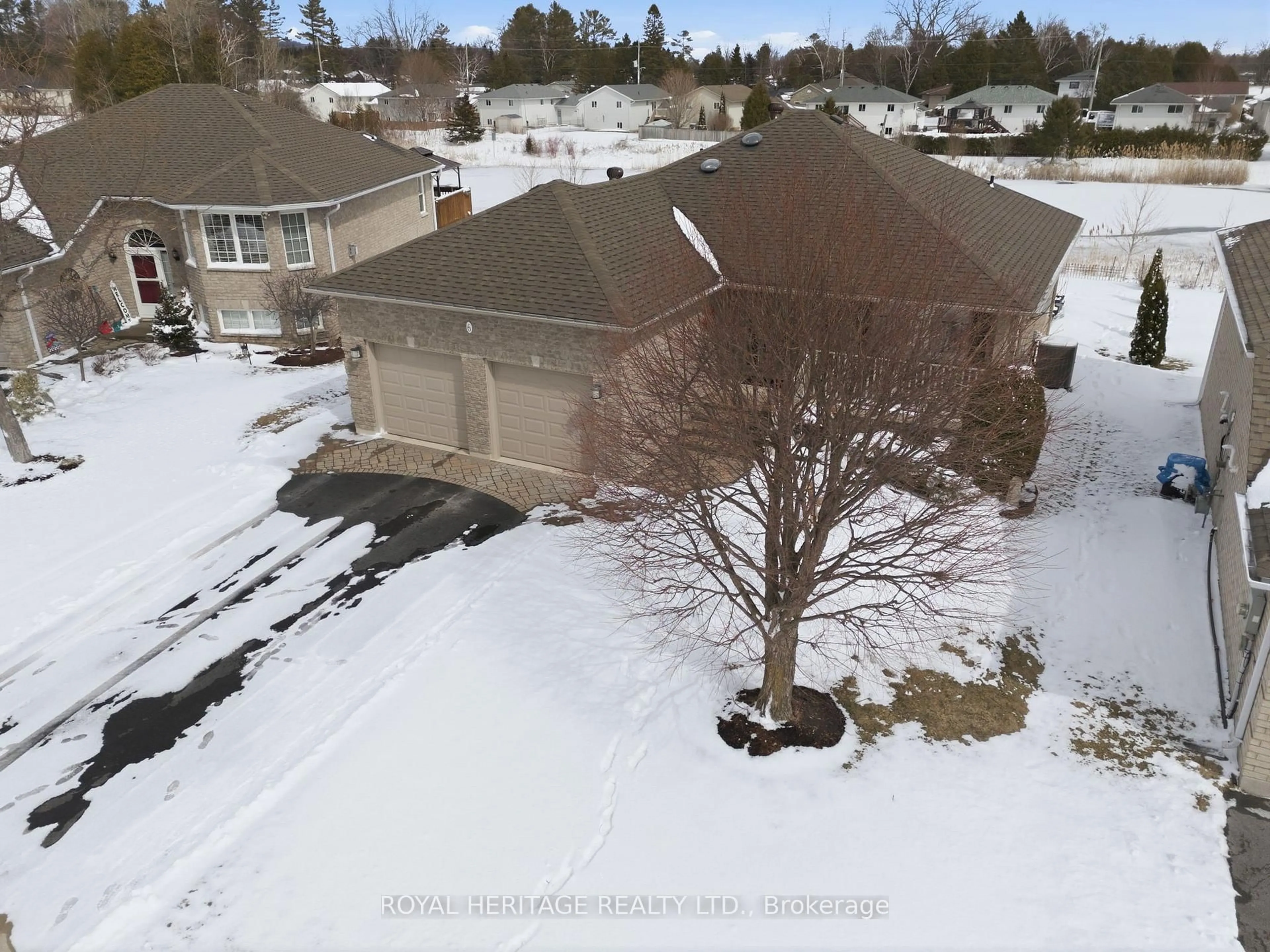 A pic from outside/outdoor area/front of a property/back of a property/a pic from drone, unknown for 6 Cove Crt, Brighton Ontario K0K 1H0