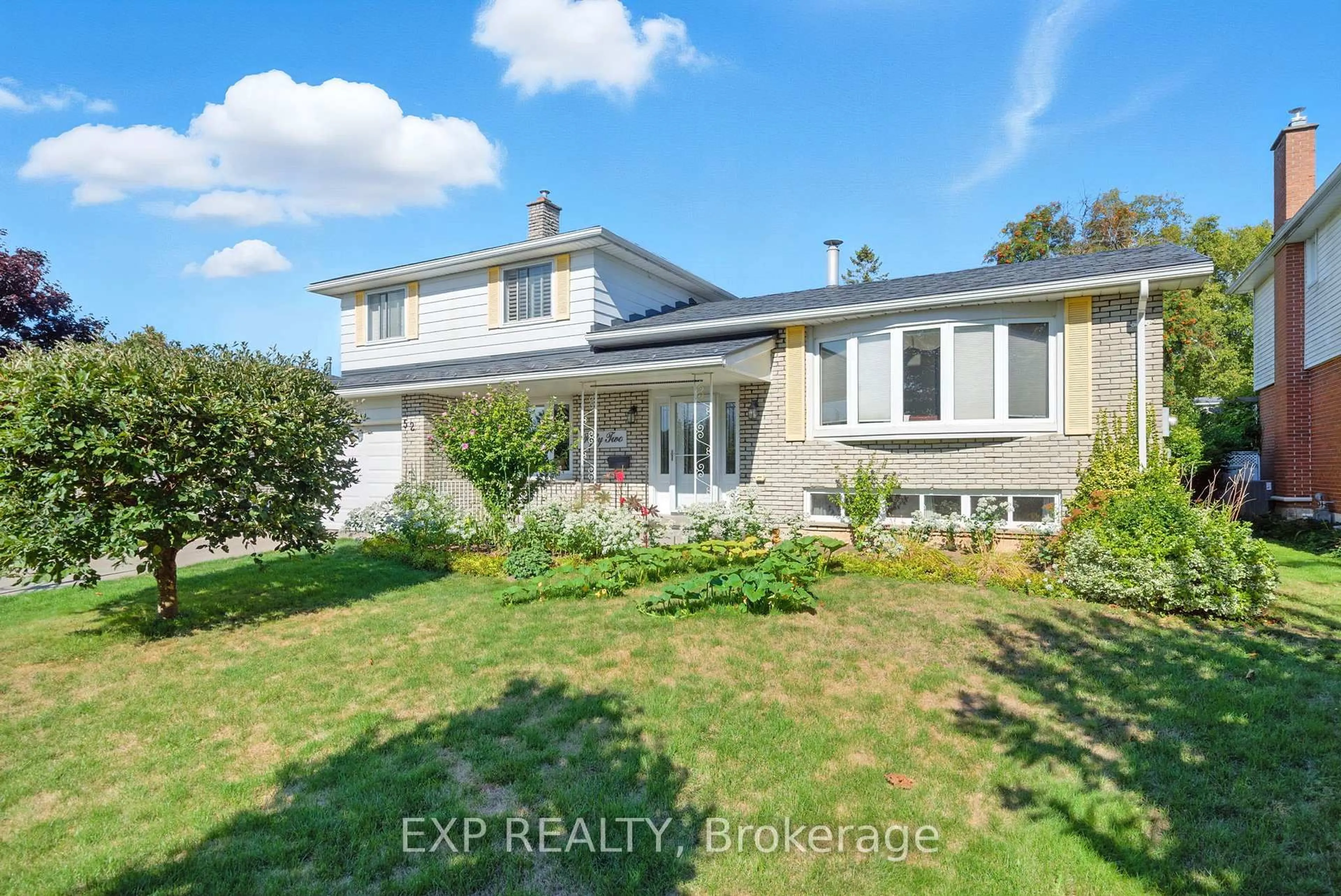 A pic from outside/outdoor area/front of a property/back of a property/a pic from drone, building for 52 Bayview Cres, Cobourg Ontario K9A 4C6