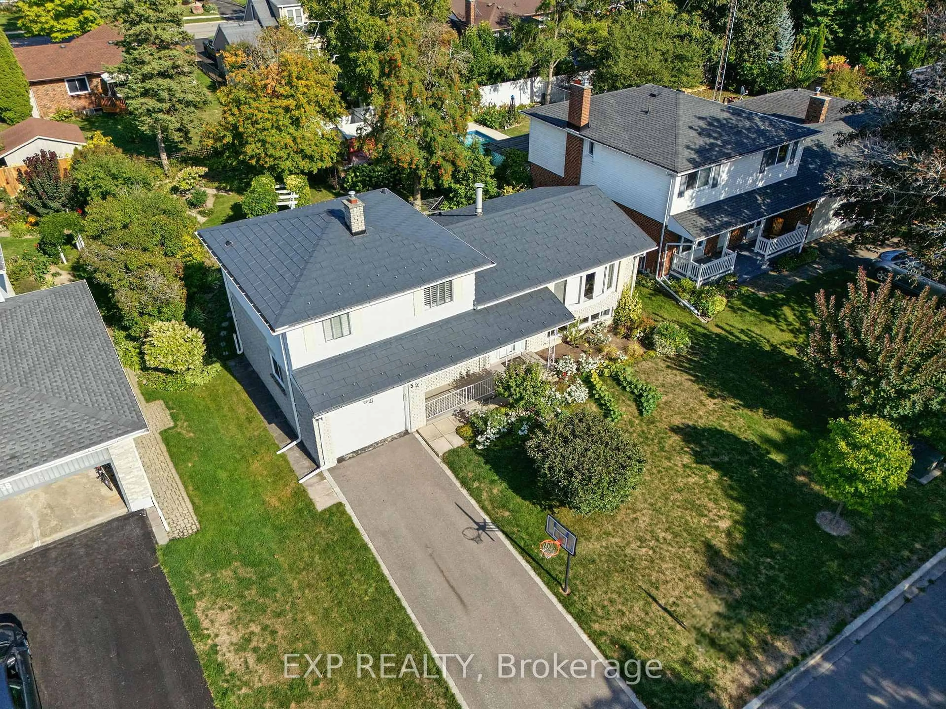 A pic from outside/outdoor area/front of a property/back of a property/a pic from drone, street for 52 Bayview Cres, Cobourg Ontario K9A 4C6
