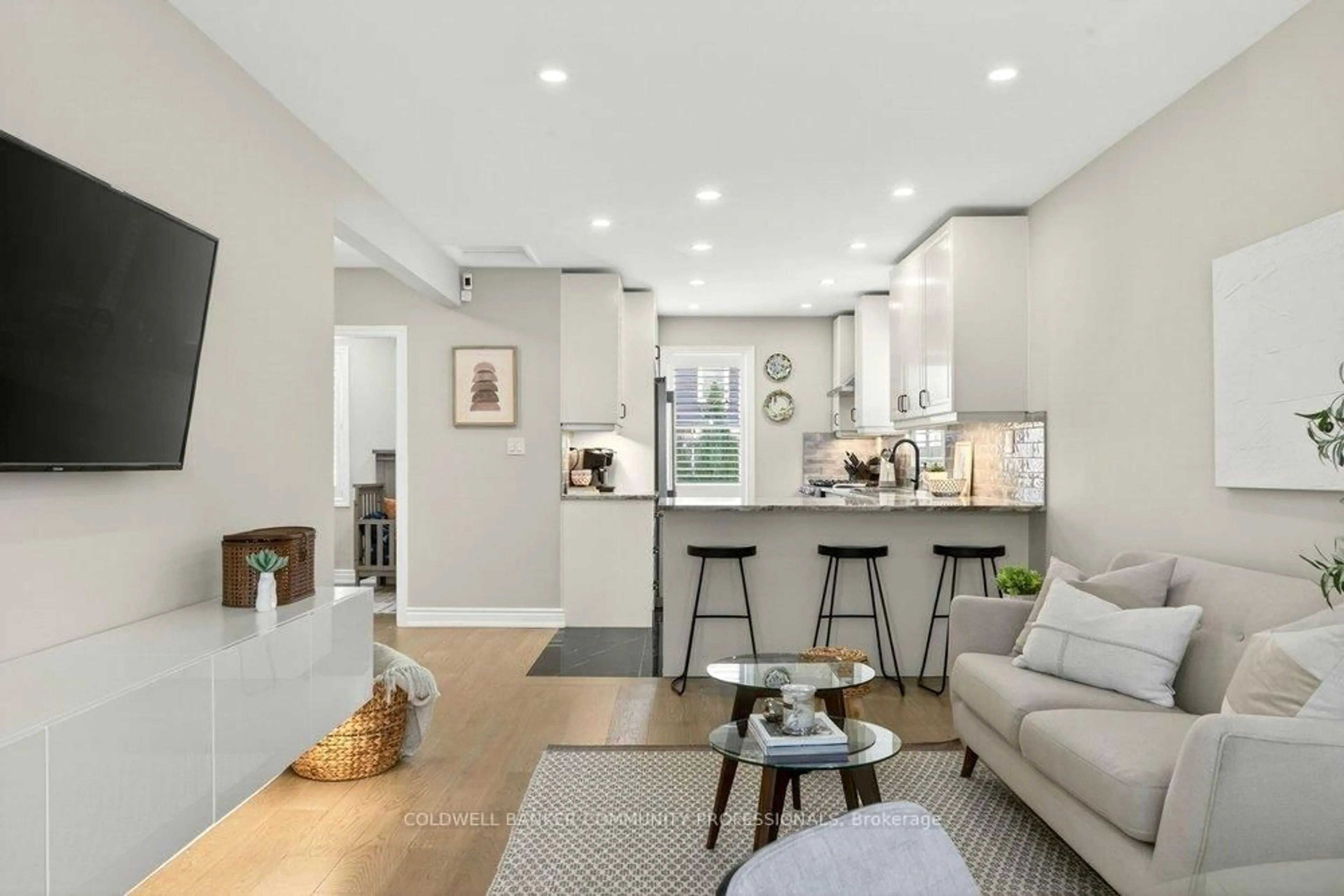 Open concept kitchen, unknown for 237 East 32nd St, Hamilton Ontario L8V 3S3