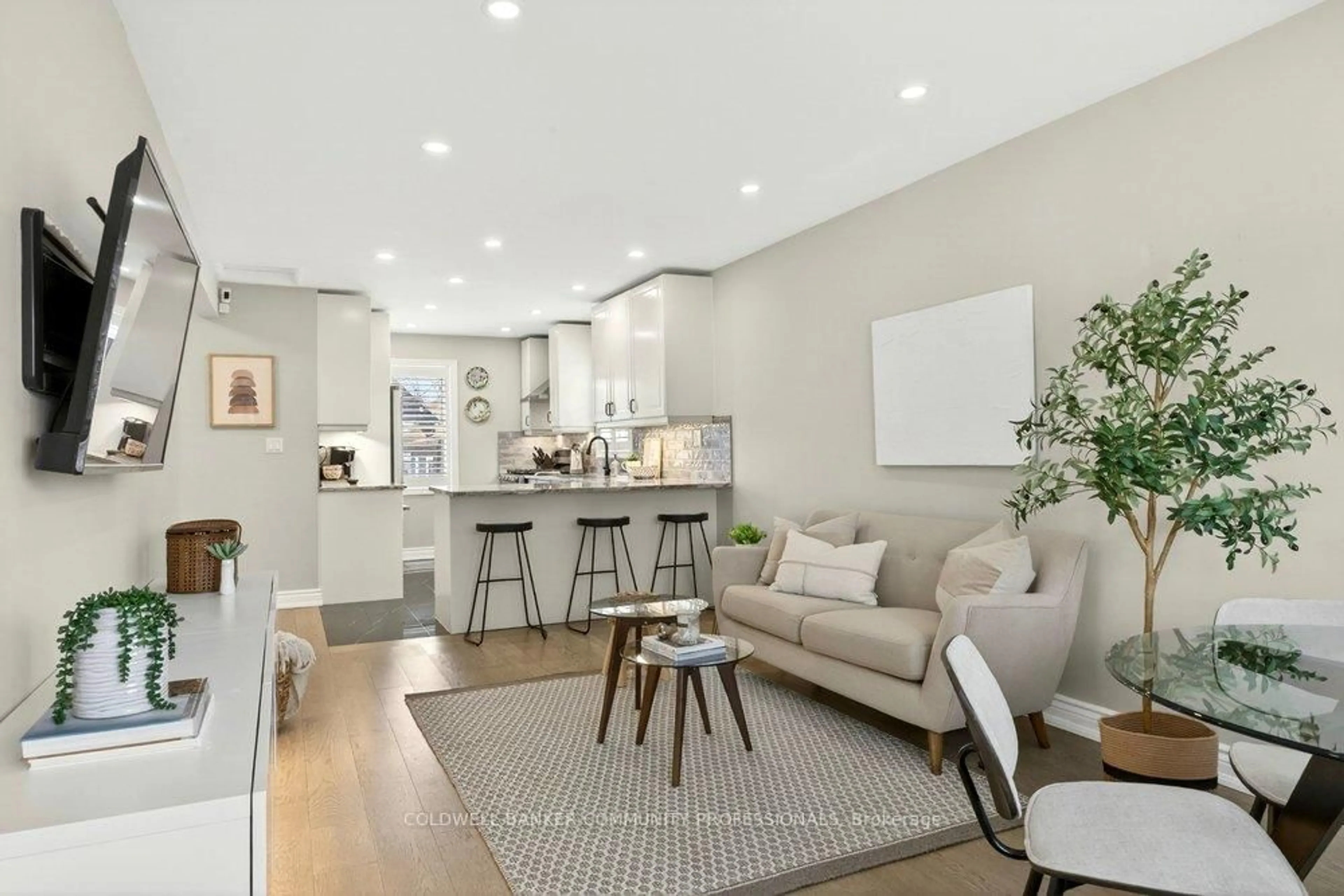 Open concept kitchen, unknown for 237 East 32nd St, Hamilton Ontario L8V 3S3