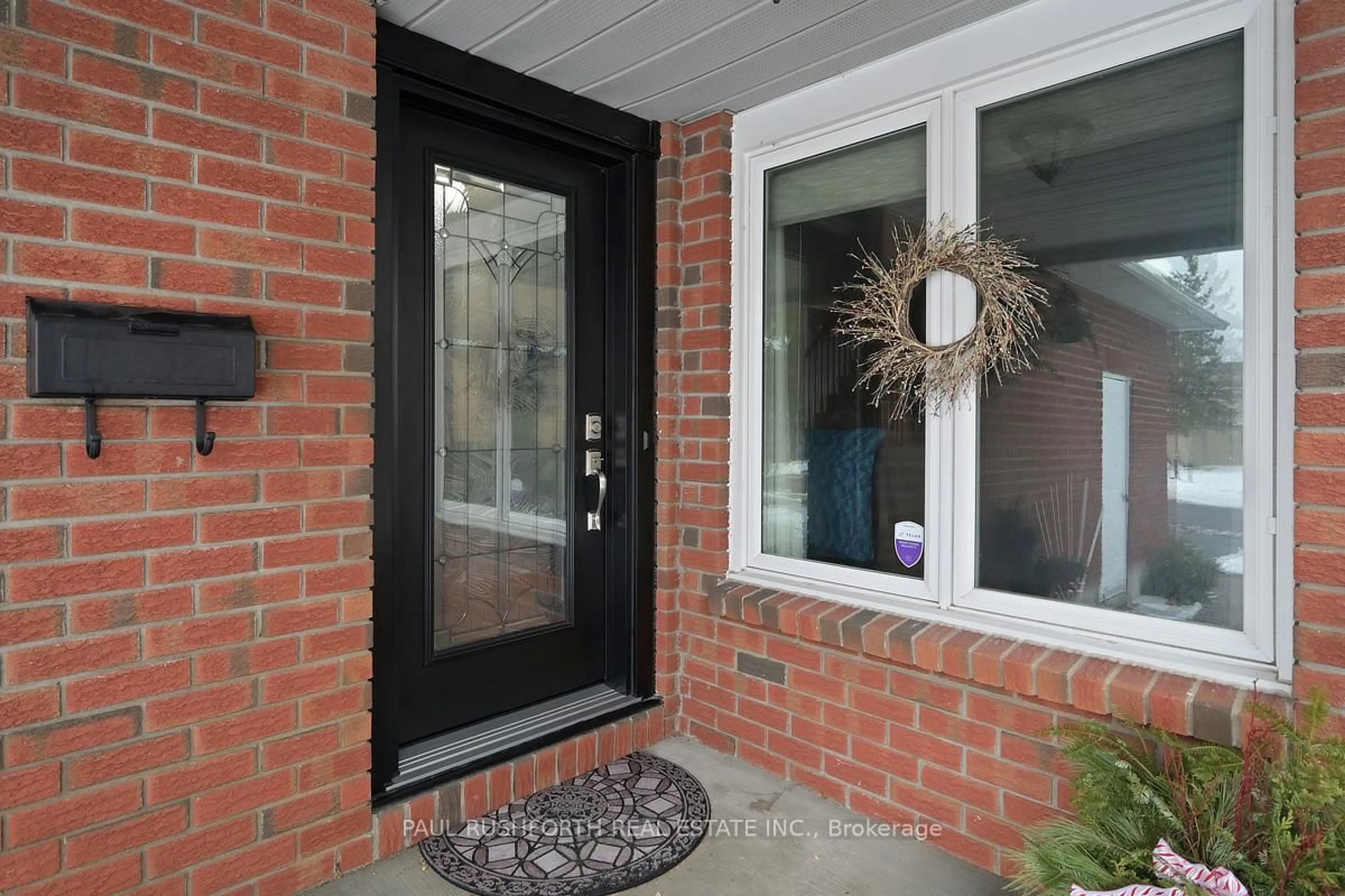 Indoor entryway for 588 Pocono Cres, Ottawa Ontario K4A 3J6