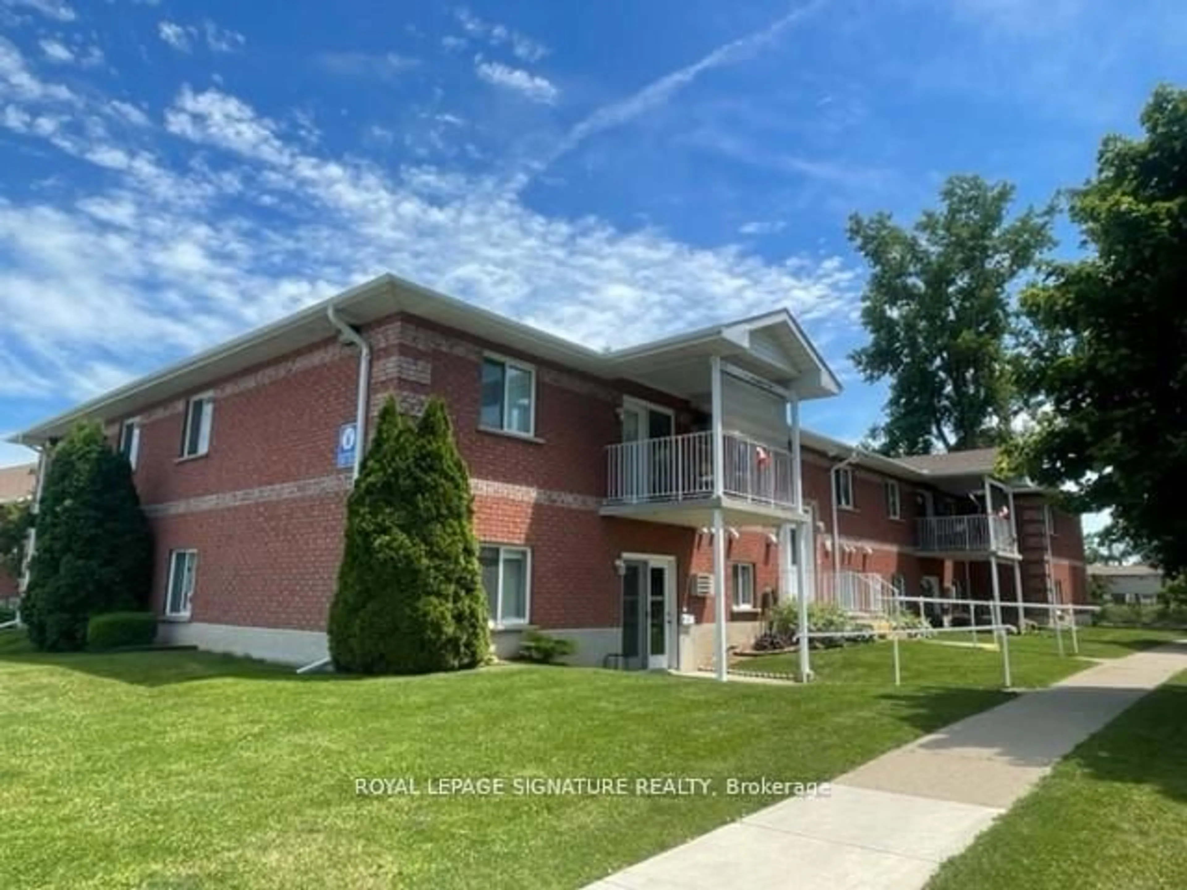 A pic from outside/outdoor area/front of a property/back of a property/a pic from drone, building for 236 Margaret Ave #8, Chatham-Kent Ontario M8A 2A1