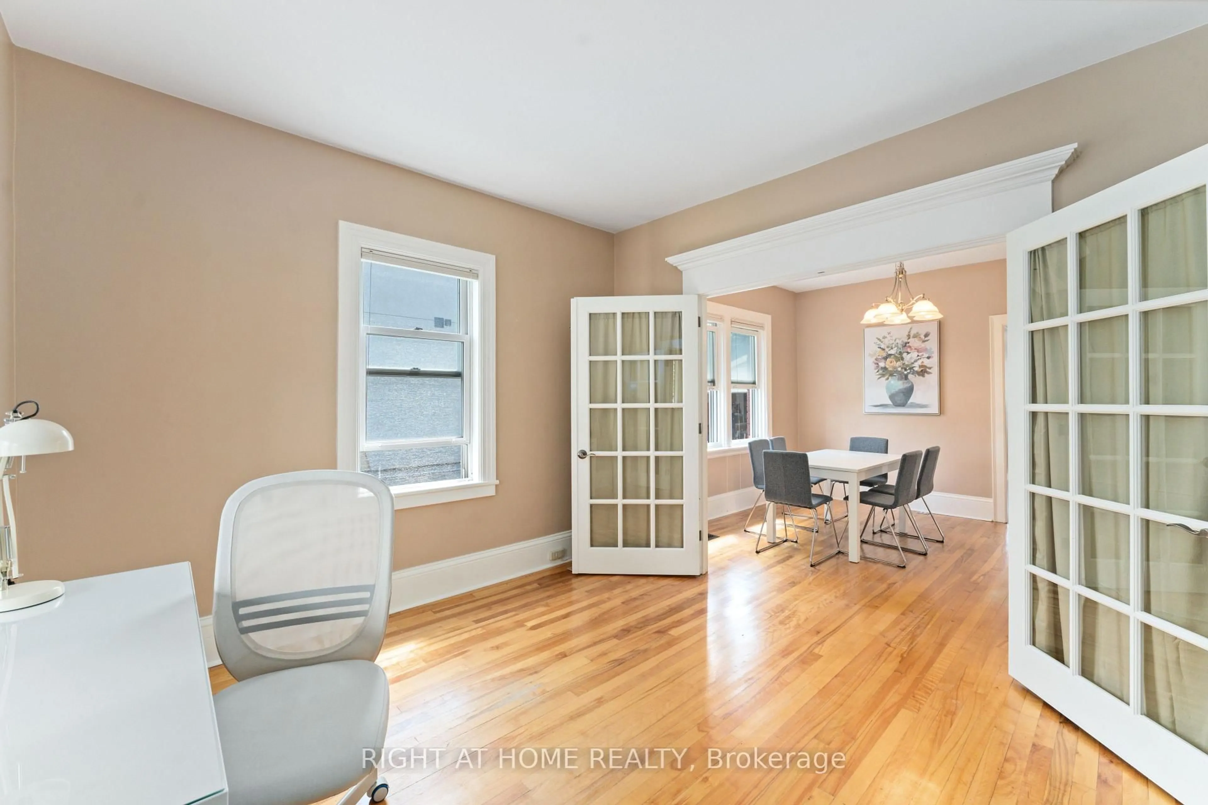 Unknown for 284 Churchill Ave, Ottawa Ontario K1Z 5B6