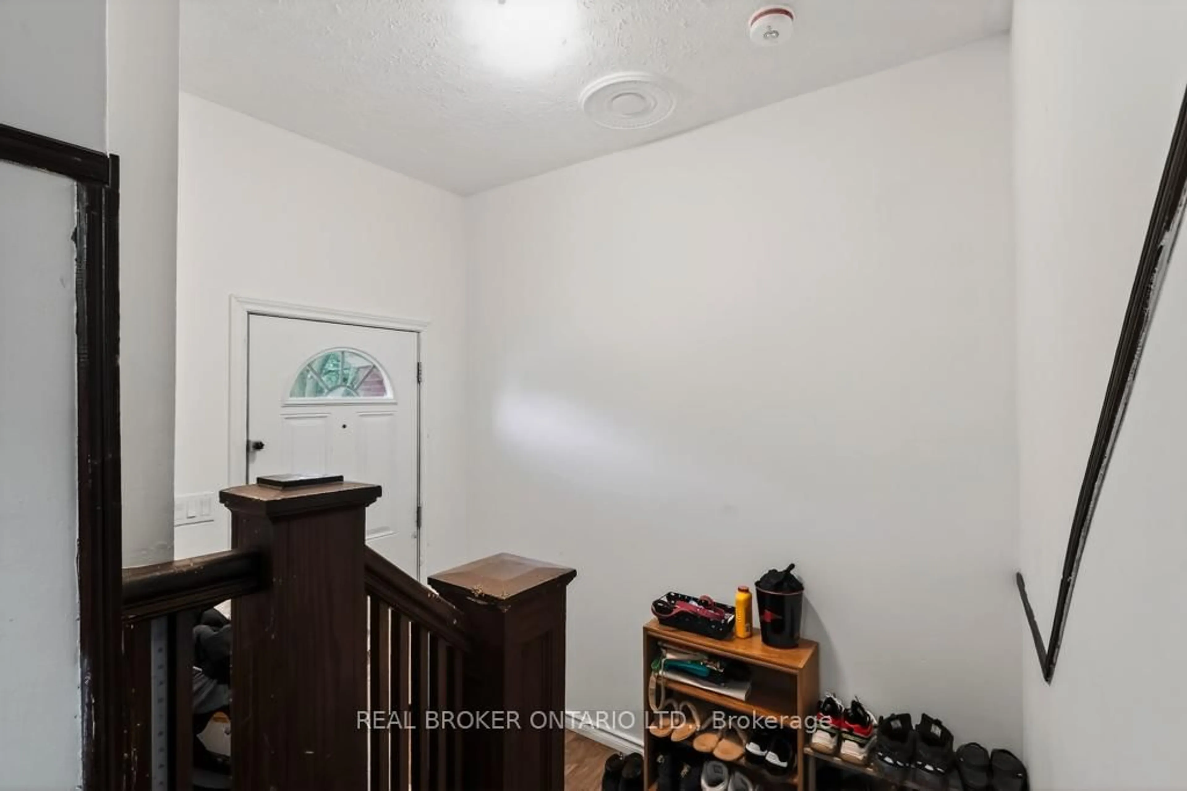 A pic of a room for 56 Regent St, Welland Ontario L3B 4H6