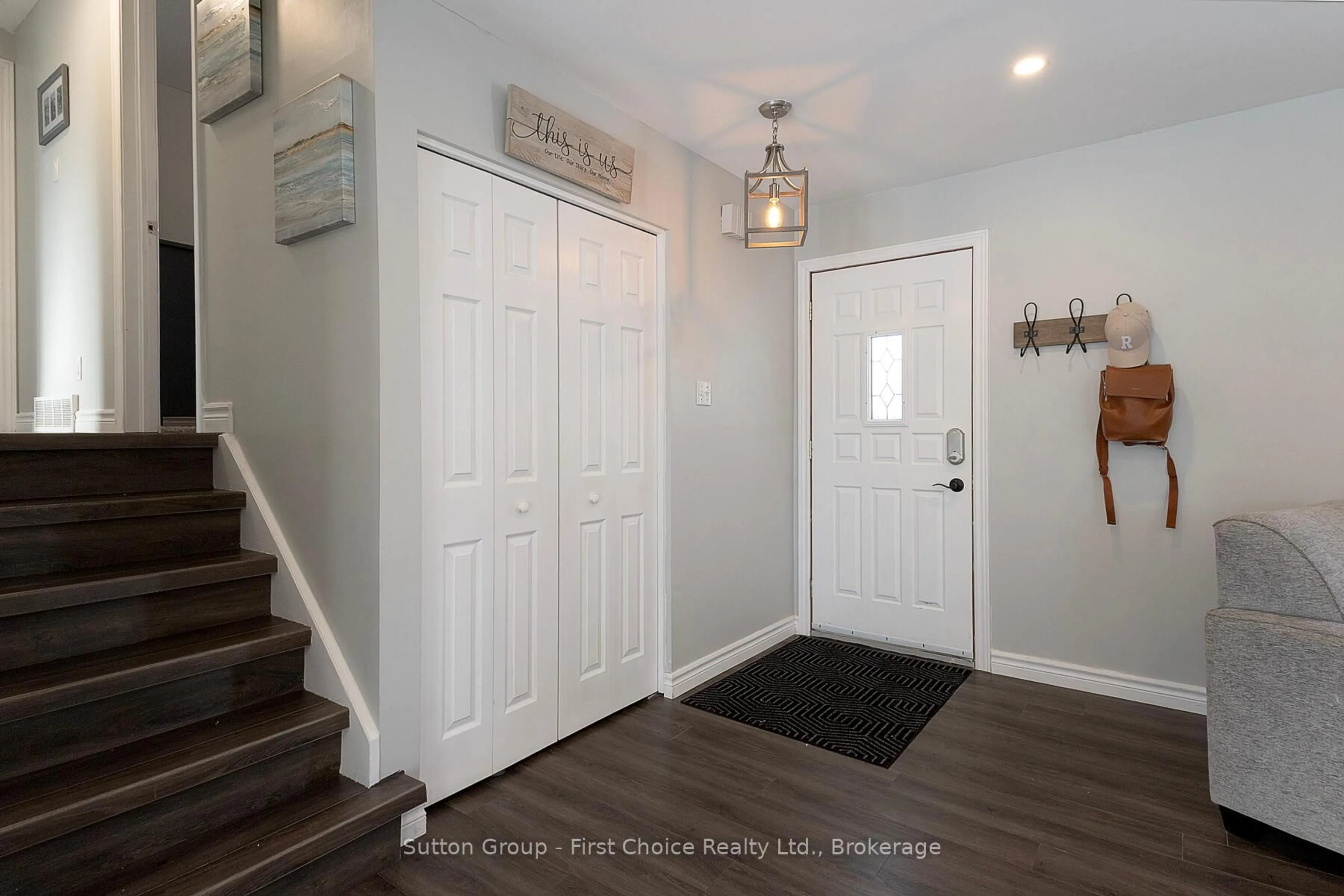 Indoor entryway for 149 GRAFF Ave, Stratford Ontario N5A 5L8