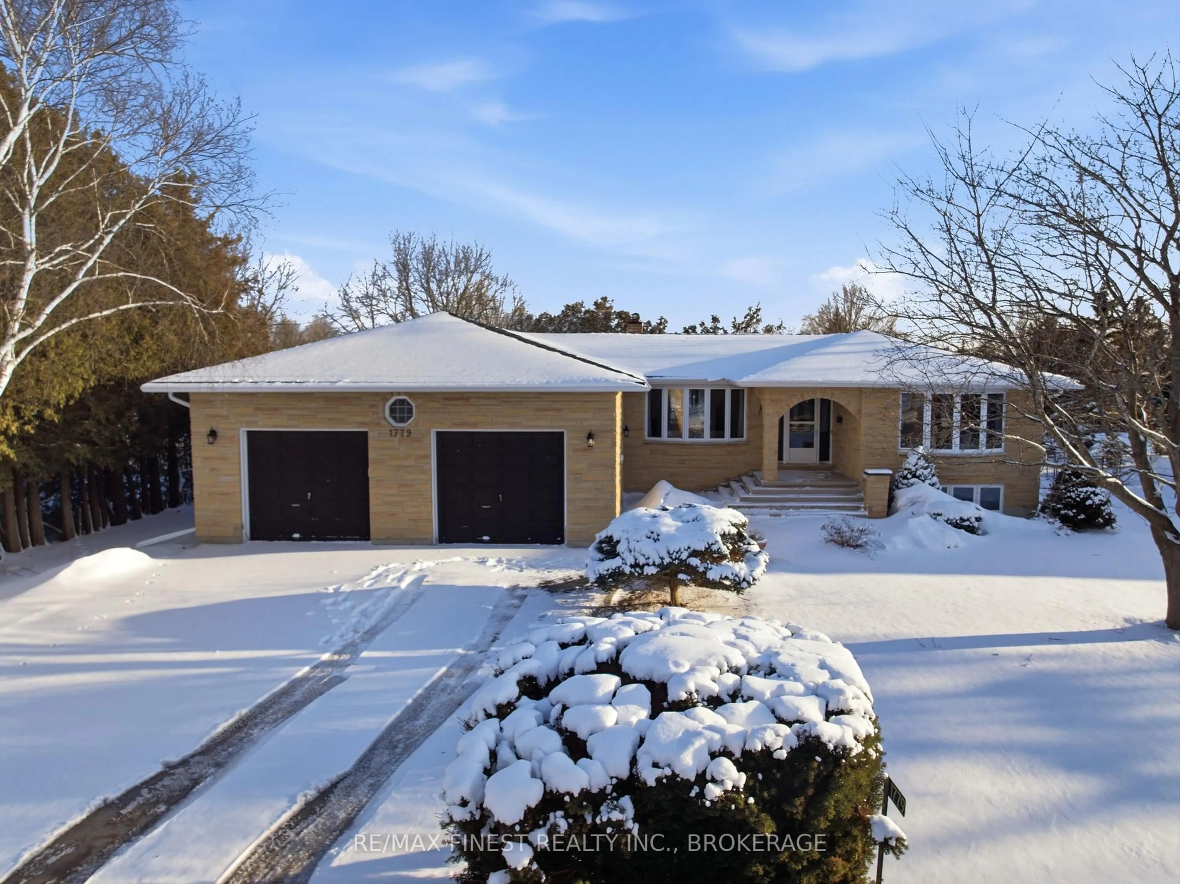 A pic from outside/outdoor area/front of a property/back of a property/a pic from drone, street for 1779 Floyd Ave, Kingston Ontario K7L 4V4