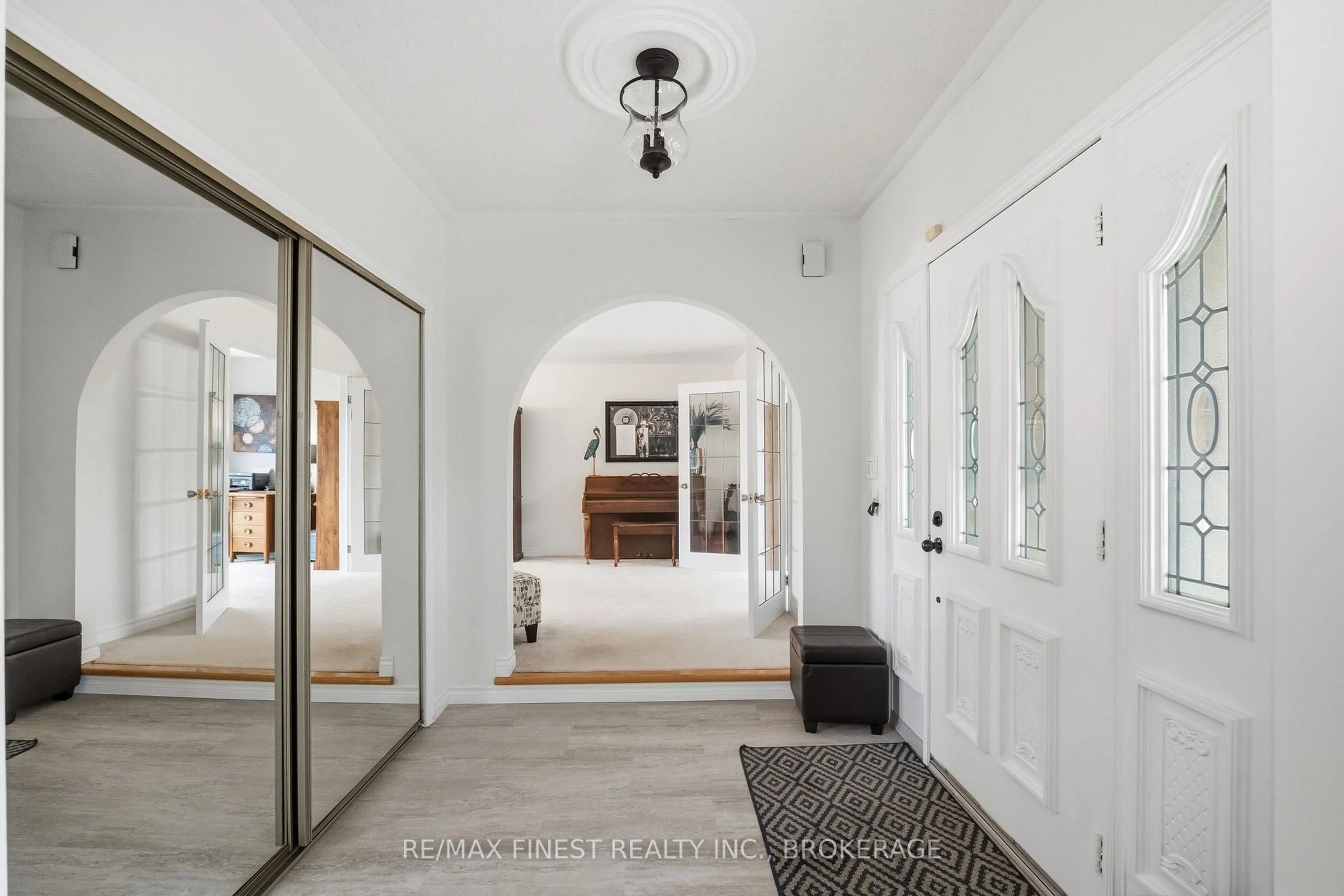 Indoor entryway for 1779 Floyd Ave, Kingston Ontario K7L 4V4