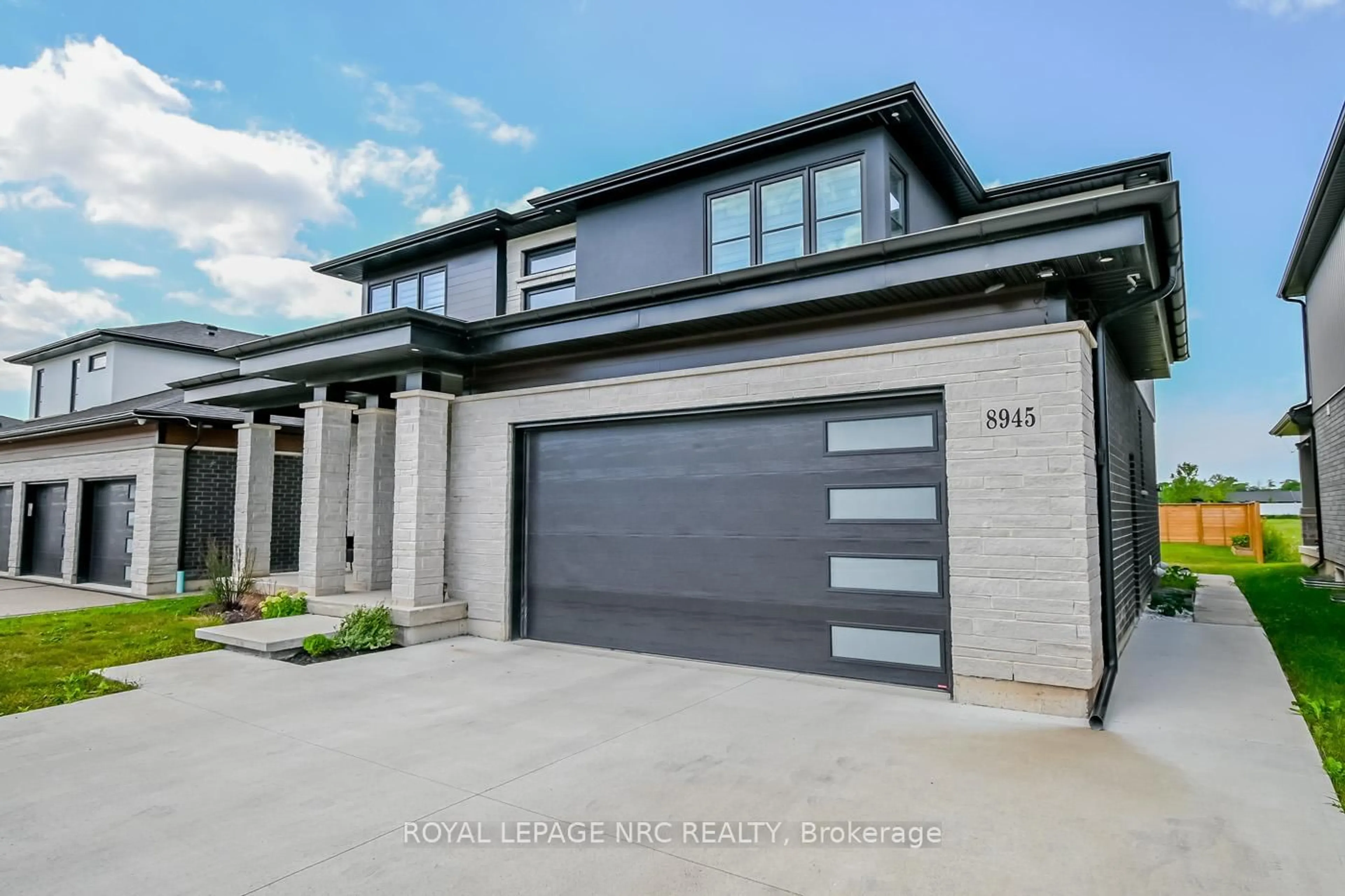 Home with brick exterior material, street for 8945 Emily Blvd, Niagara Falls Ontario L2H 3T1