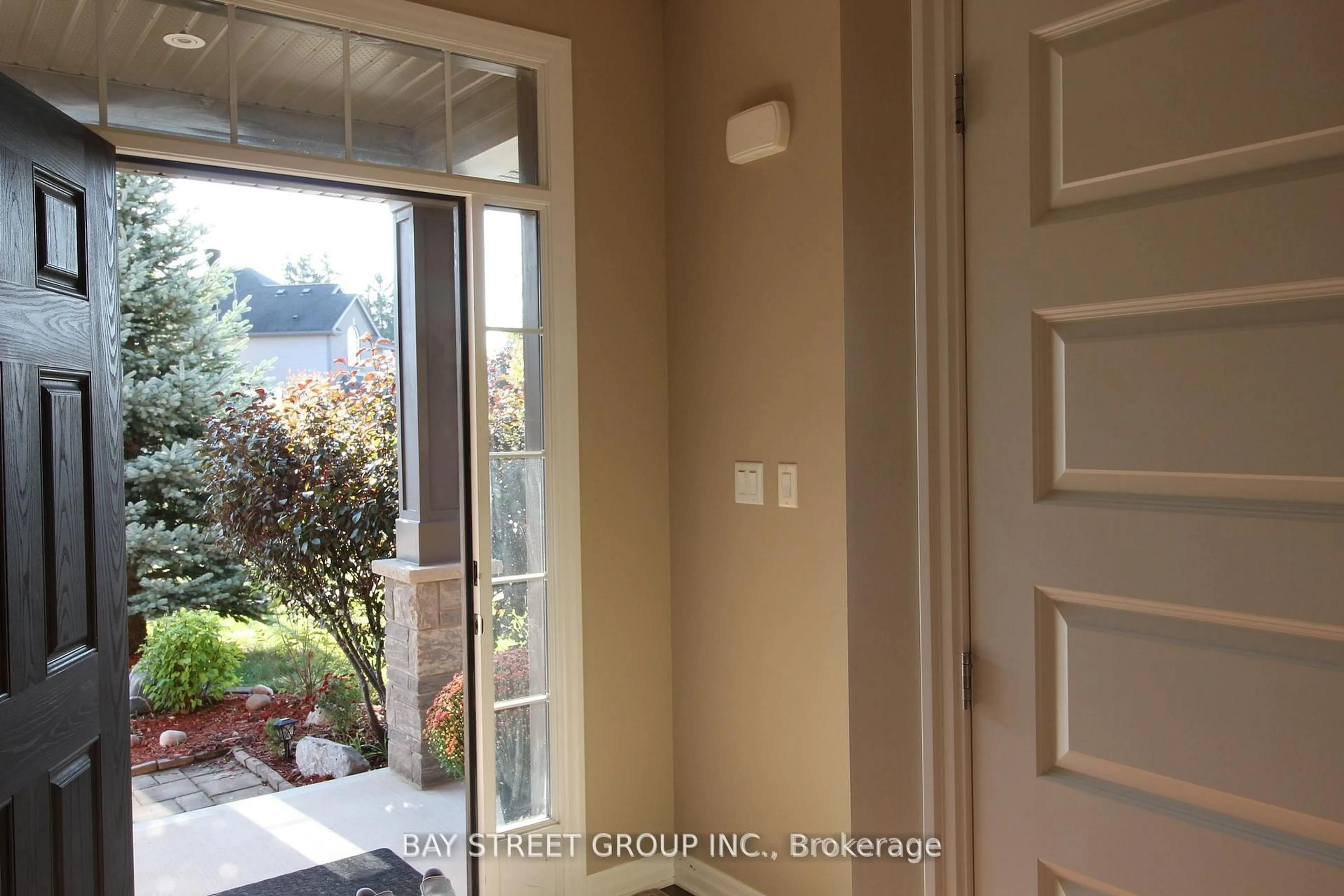 Indoor entryway for 1451 Howlett Circ, London North Ontario N5X 0K5