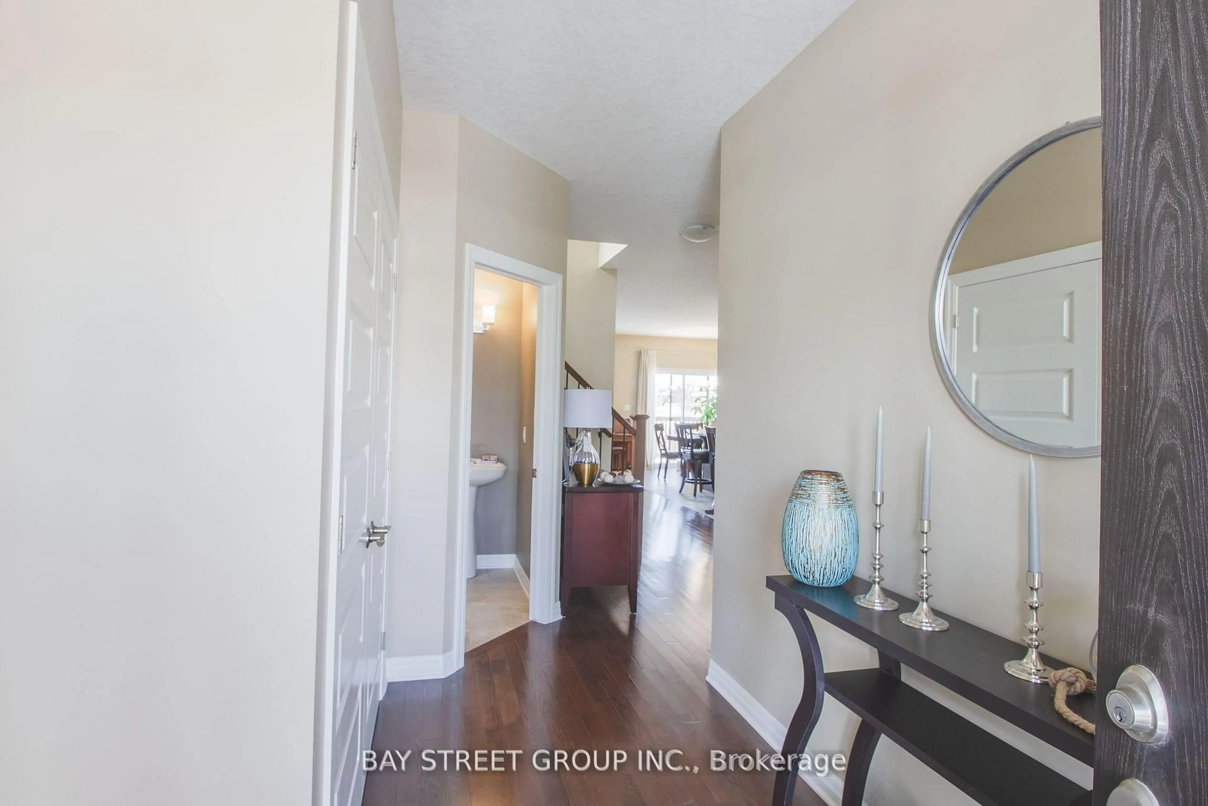 Indoor entryway for 1451 Howlett Circ, London North Ontario N5X 0K5