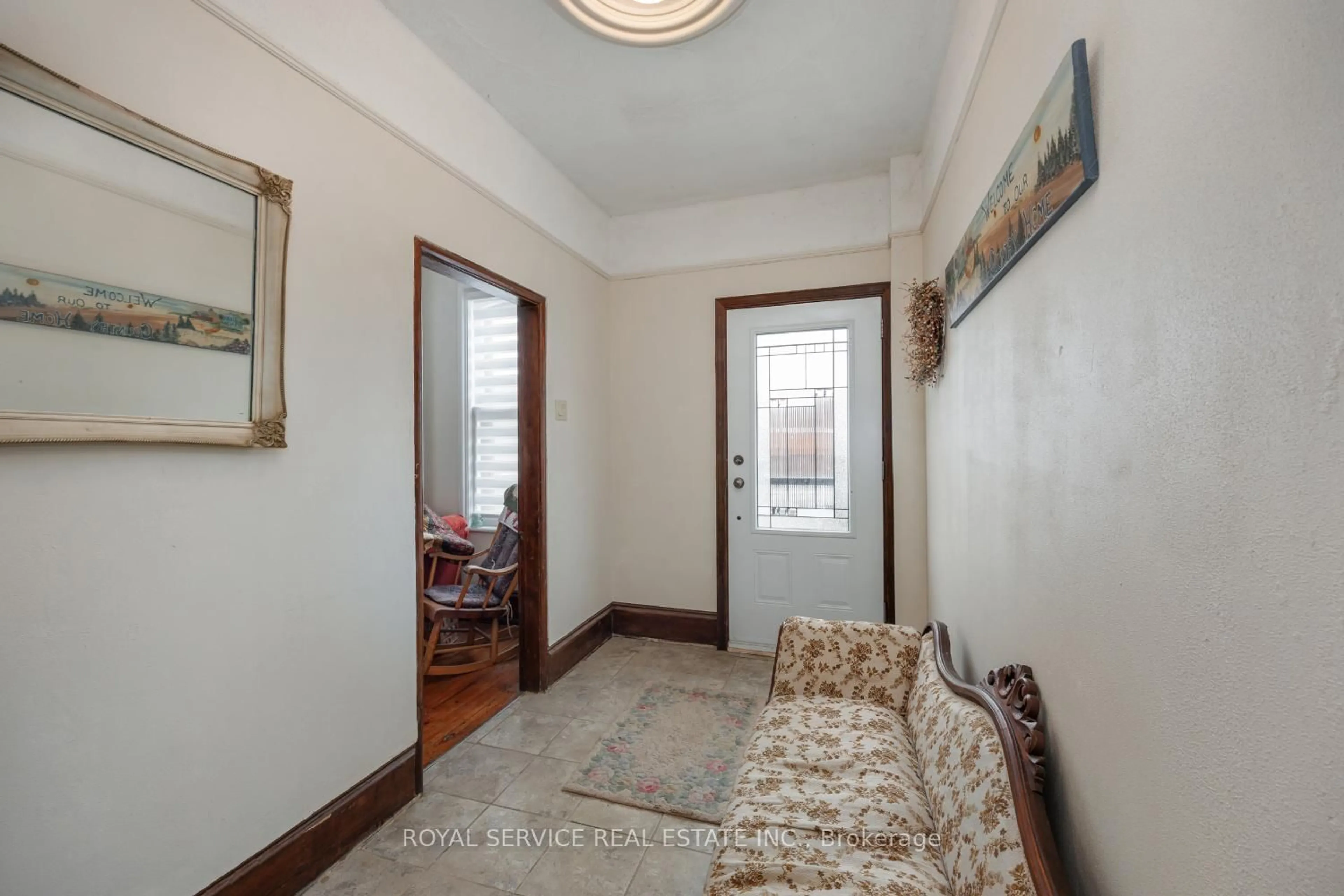 Indoor entryway for 12 Park St, Port Hope Ontario L1A 1C1