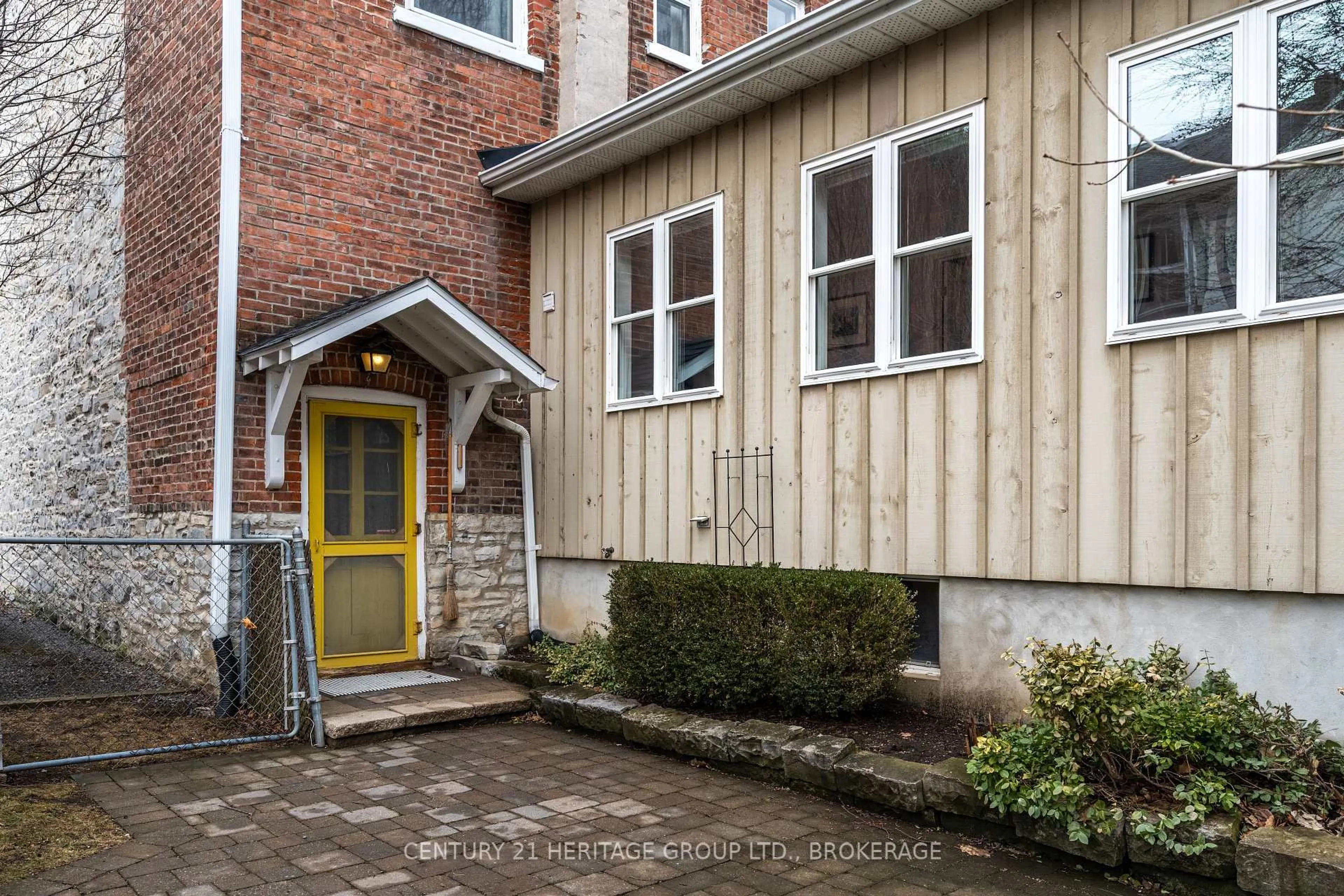 Home with brick exterior material, street for 25 Wellington St, Kingston Ontario K7L 3B9