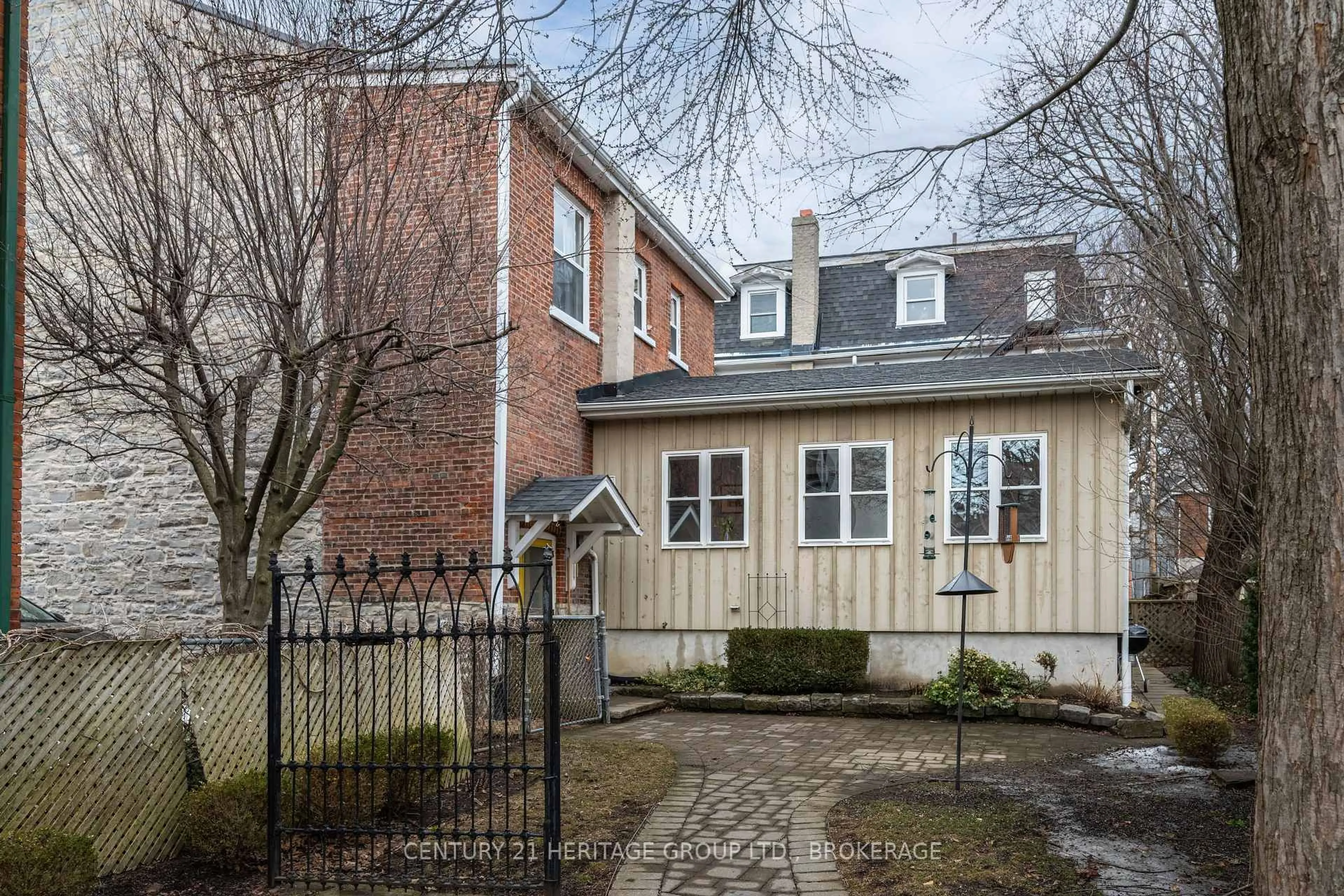 Home with brick exterior material, street for 25 Wellington St, Kingston Ontario K7L 3B9